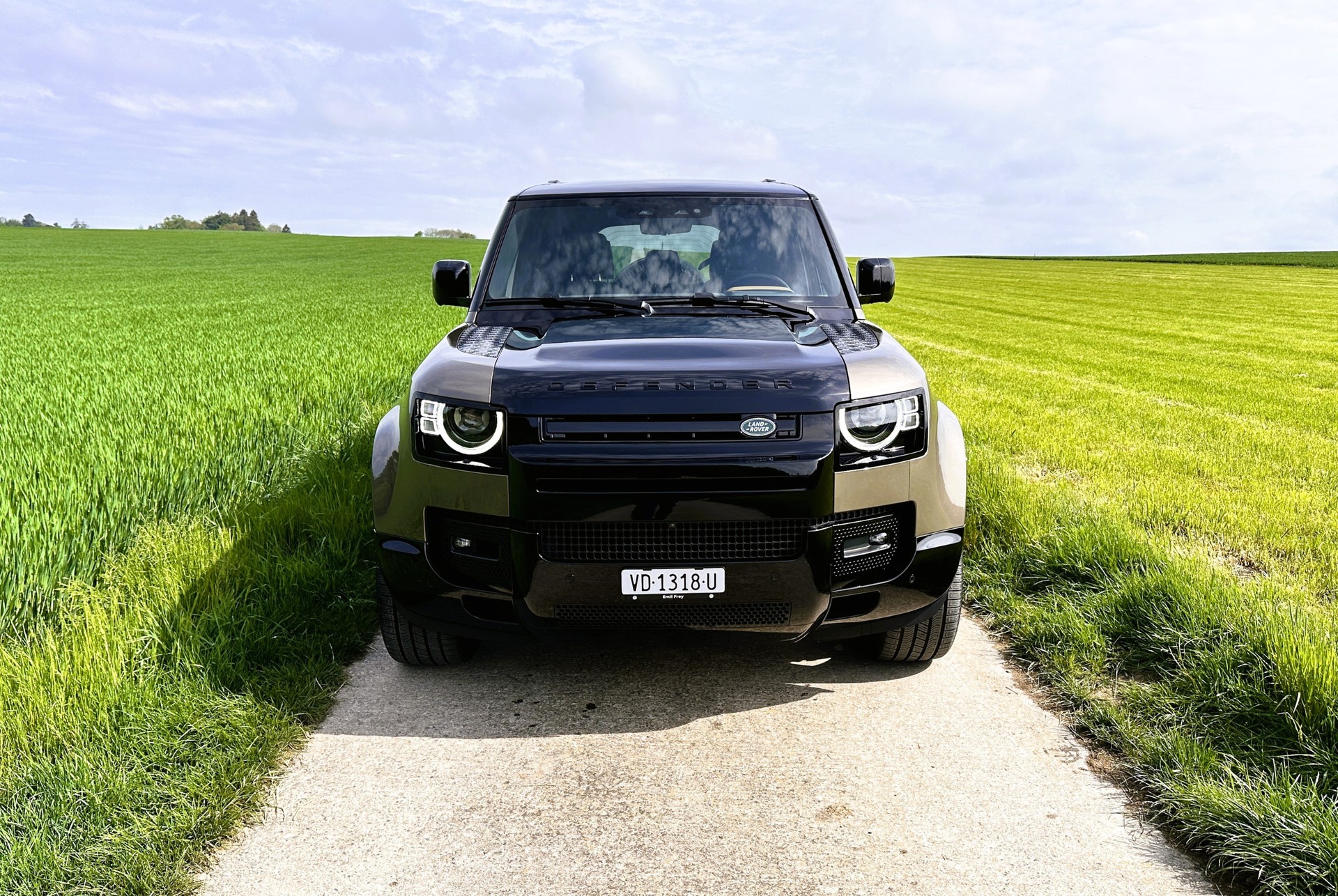 LAND ROVER Defender 110 P400e Si4 PHEV X AT8-image-1