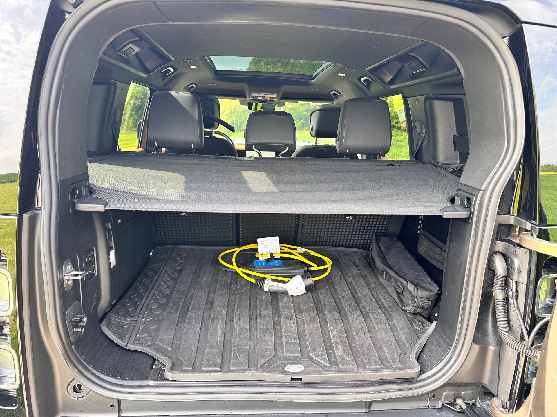 LAND ROVER Defender 110 P400e Si4 PHEV X AT8-image-15
