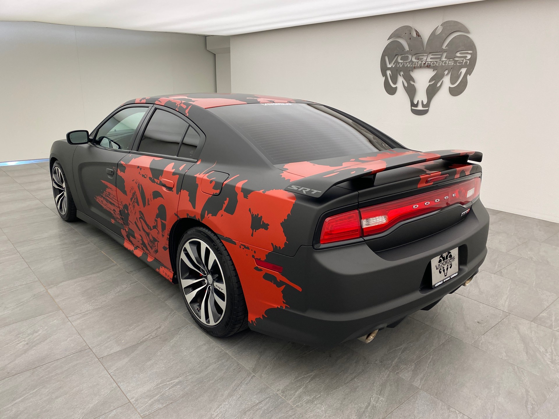 DODGE Charger 6.4 SRT-8-image-5
