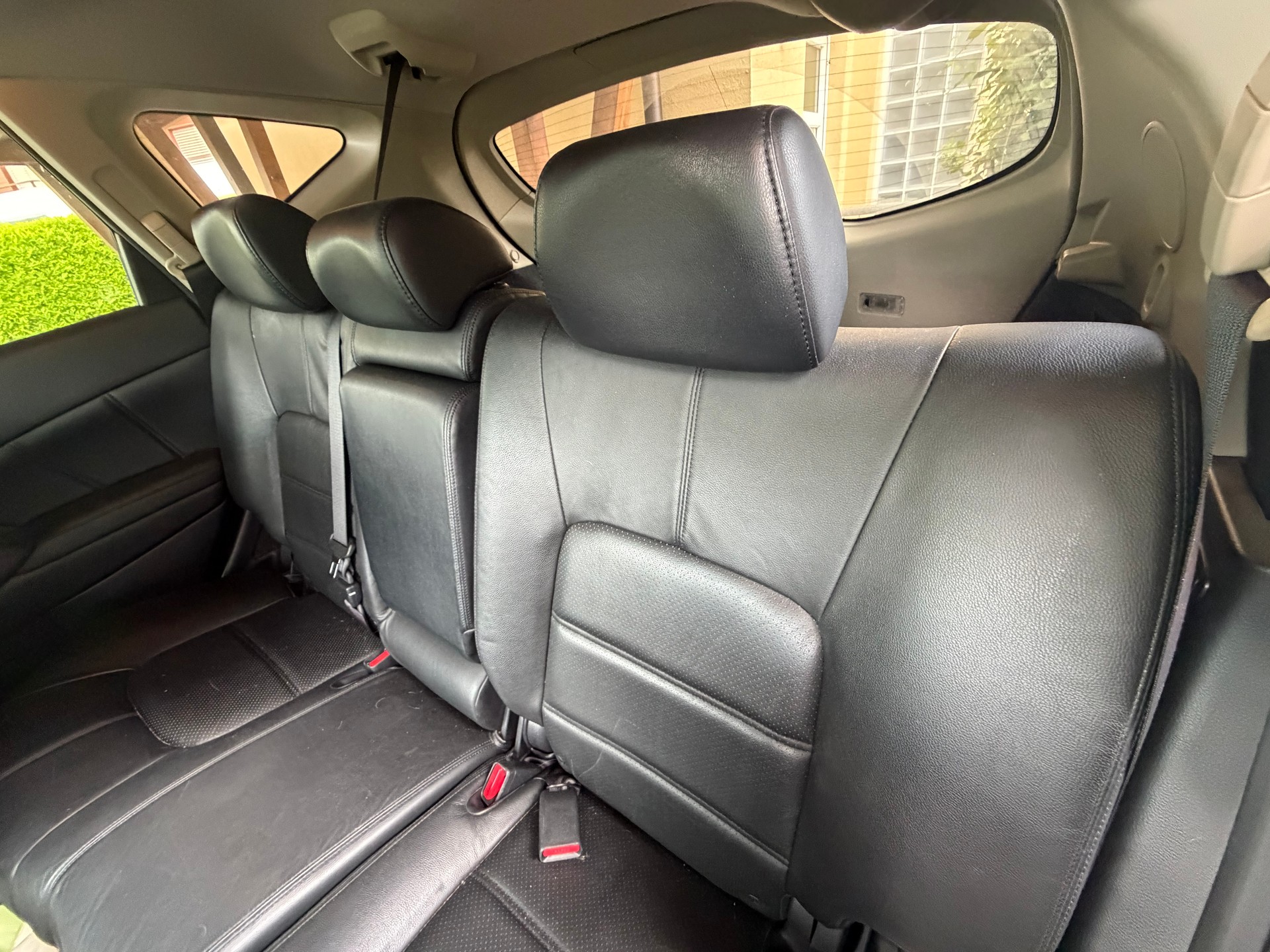 NISSAN 2.5 dCi 4x4 Executive Swiss Ed-image-4