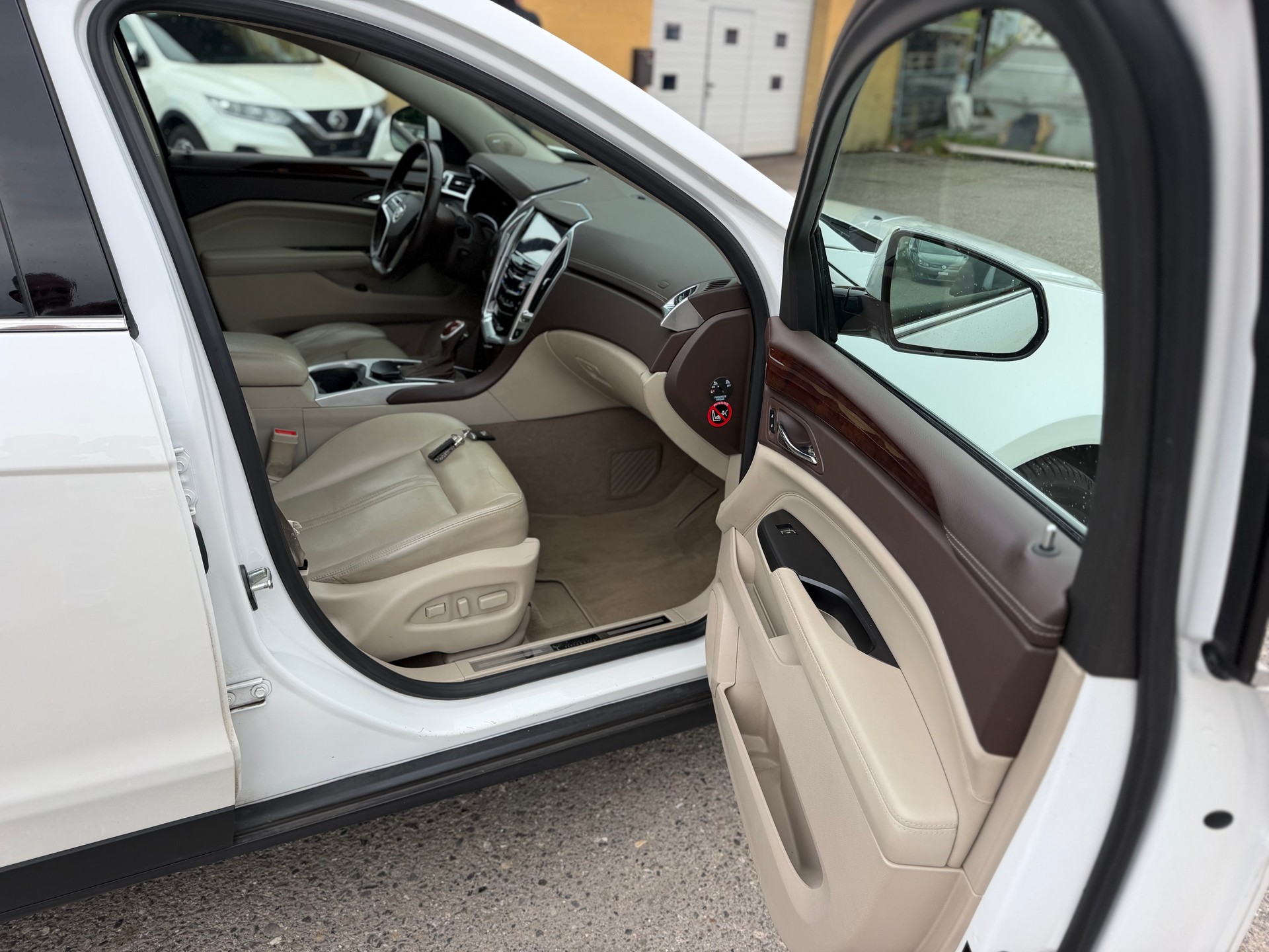 CADILLAC SRX 3.6 V6 Sport Luxury 4WD Automatic-image-9