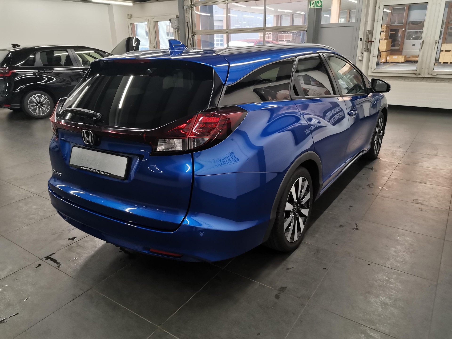 HONDA Civic Tourer 1.8i-VTEC 142 Executive-image-4