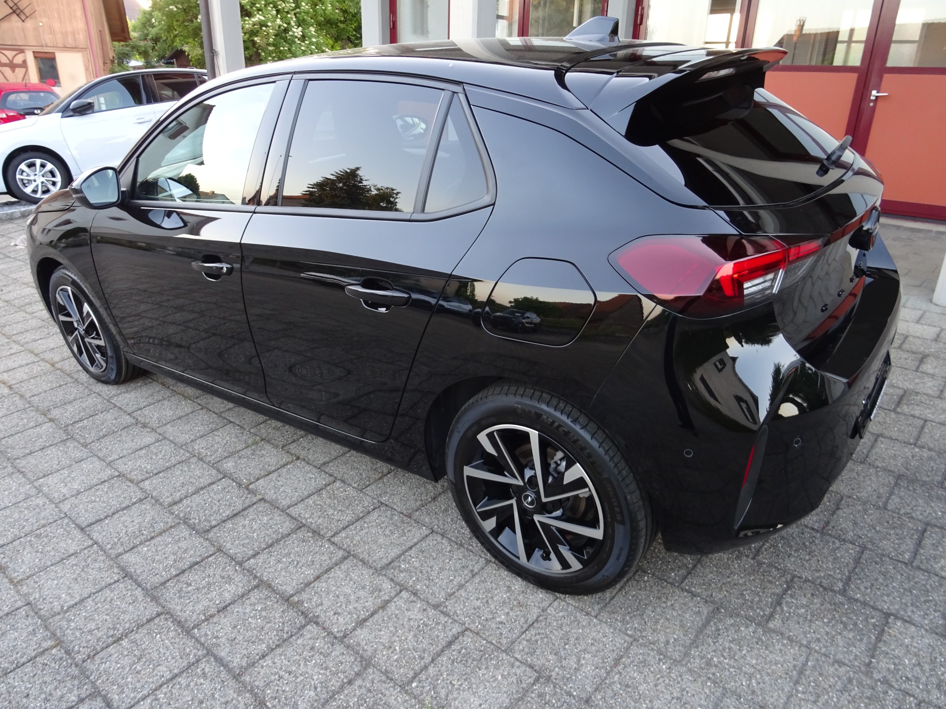 OPEL CORSA GS 1.2 Benzin 145PS-image-1