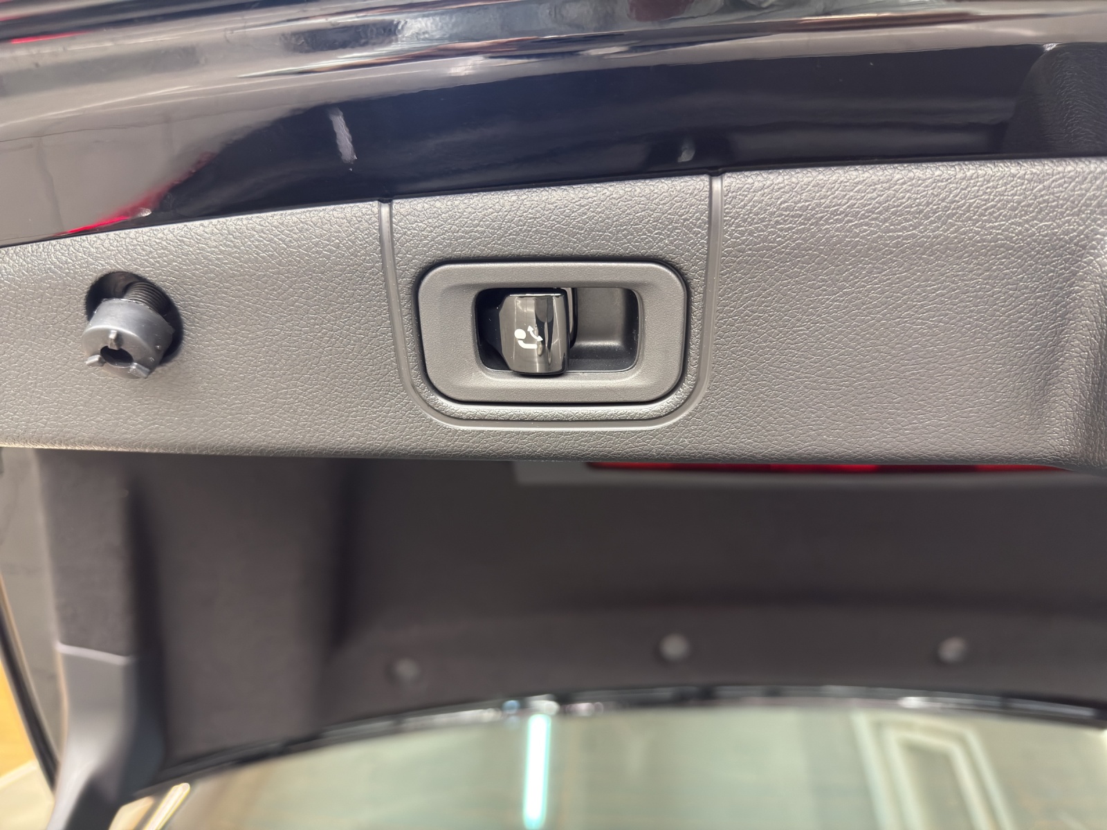 MERCEDES-BENZ E 220 d 4M - AMG / DISTRONIC / 360 Grad Kamera / Panorama-Dach-image-14