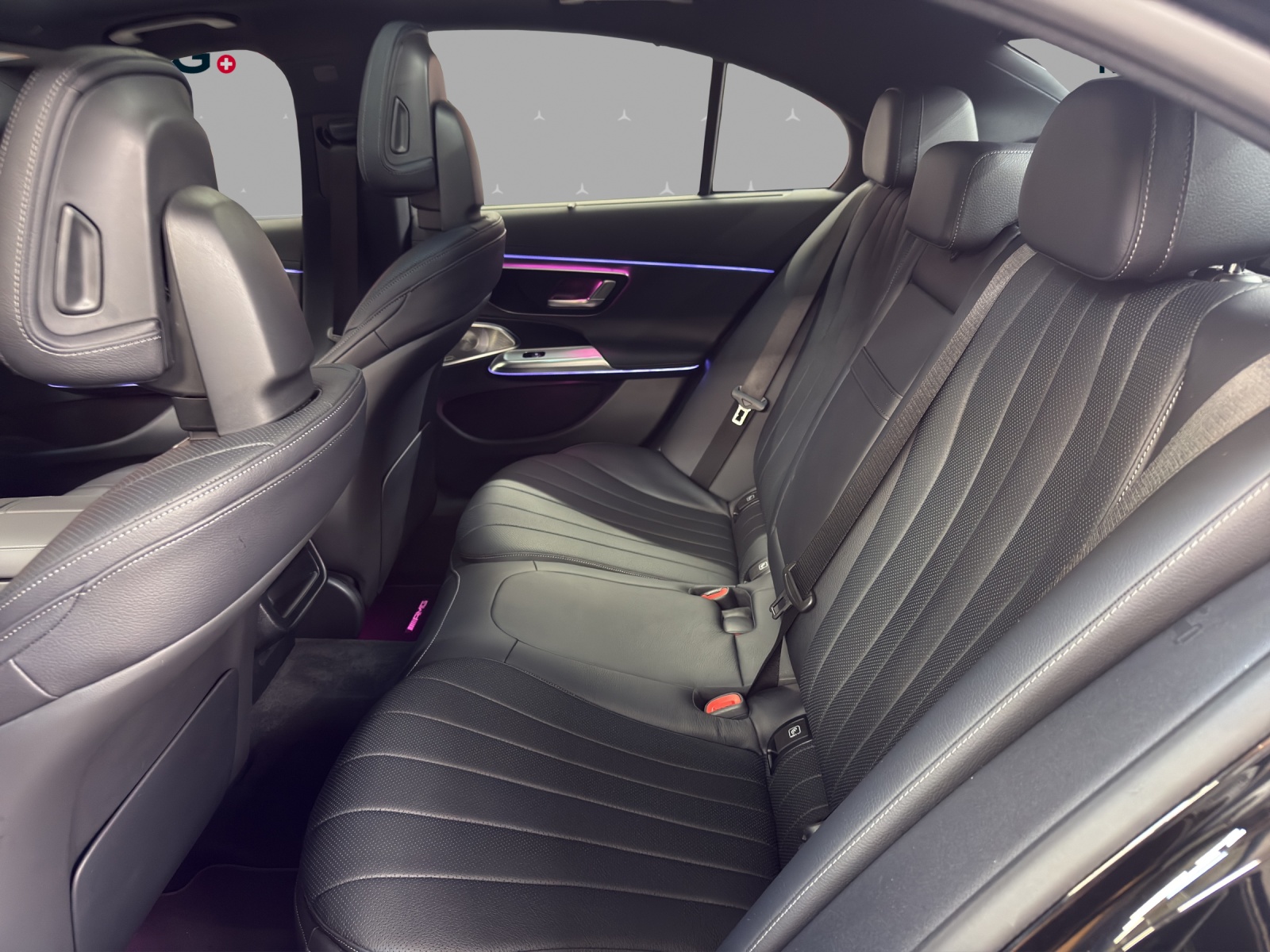 MERCEDES-BENZ E 220 d 4M - AMG / DISTRONIC / 360 Grad Kamera / Panorama-Dach-image-12