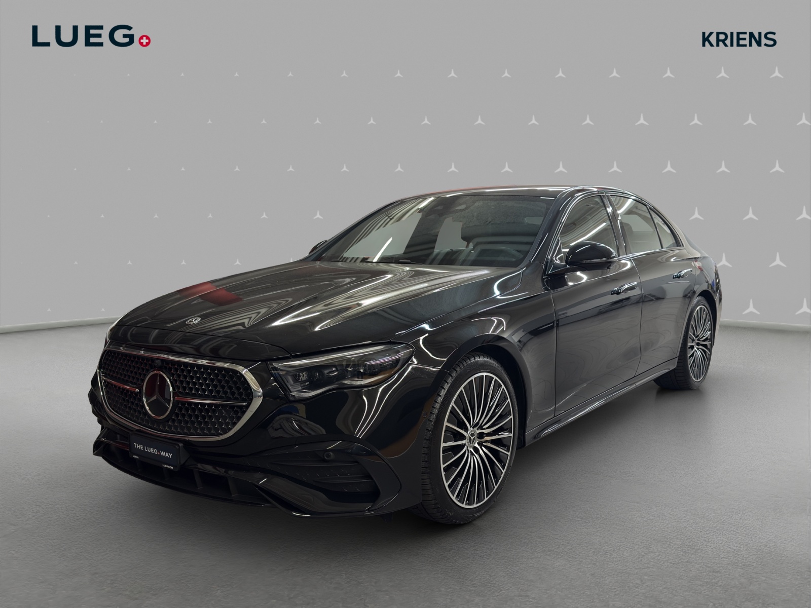 MERCEDES-BENZ E 220 d 4M - AMG / DISTRONIC / 360 Grad Kamera / Panorama-Dach