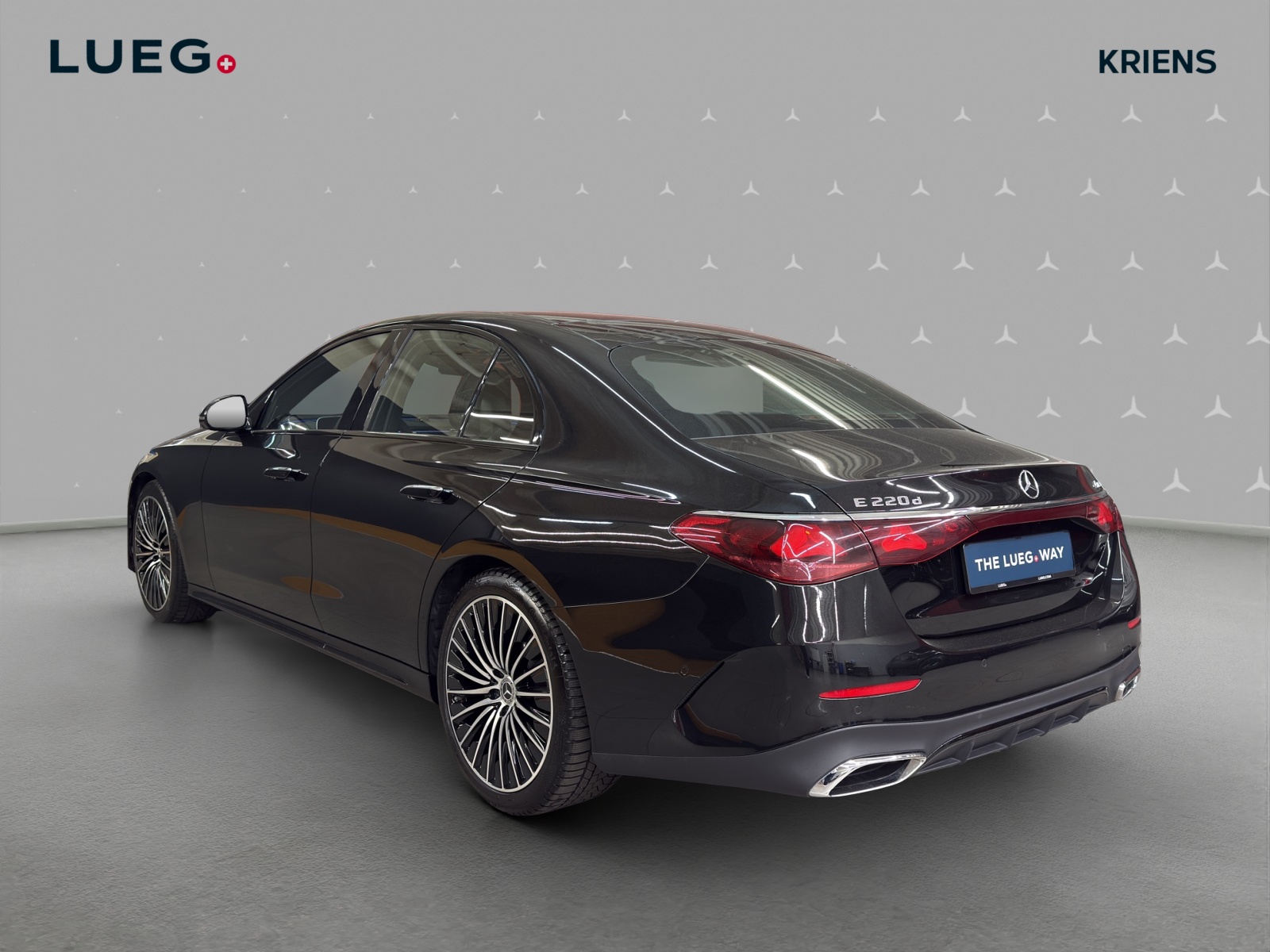 MERCEDES-BENZ E 220 d 4M - AMG / DISTRONIC / 360 Grad Kamera / Panorama-Dach-image-2
