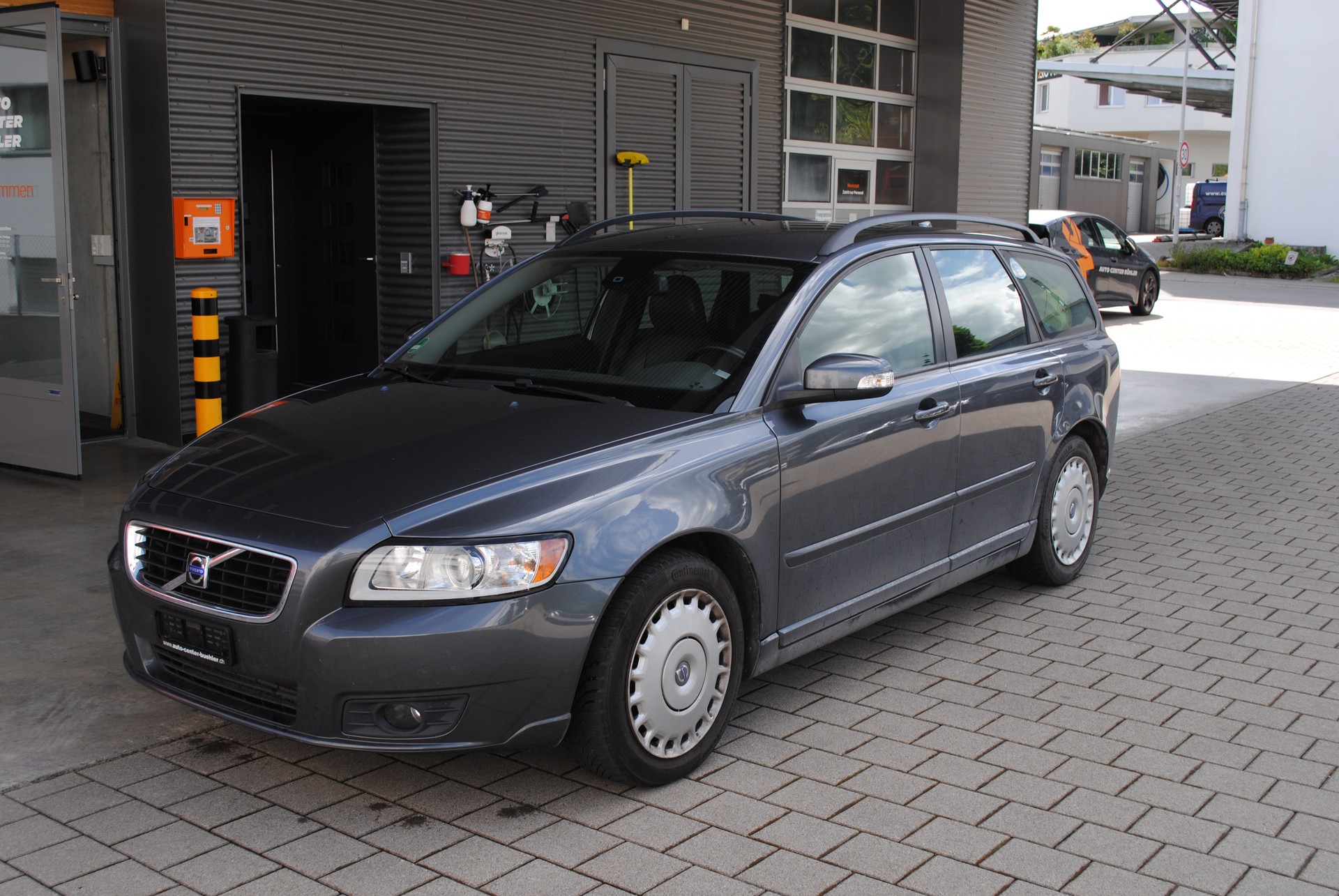 VOLVO V50 2.0D-showroom-element-1