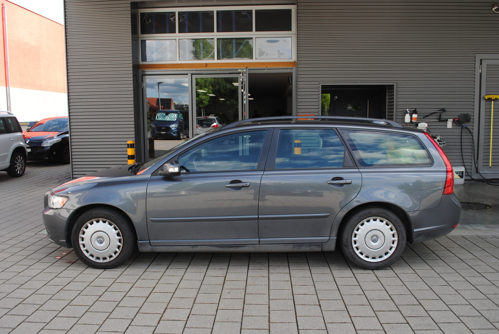 VOLVO V50 2.0D-showroom-element-2