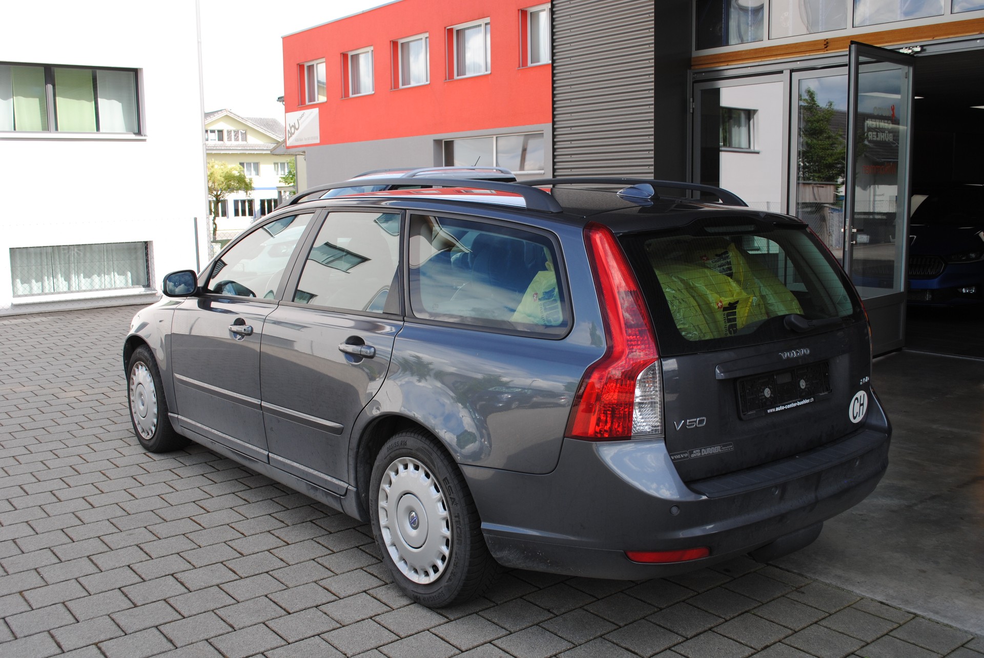 VOLVO V50 2.0D-showroom-element-3