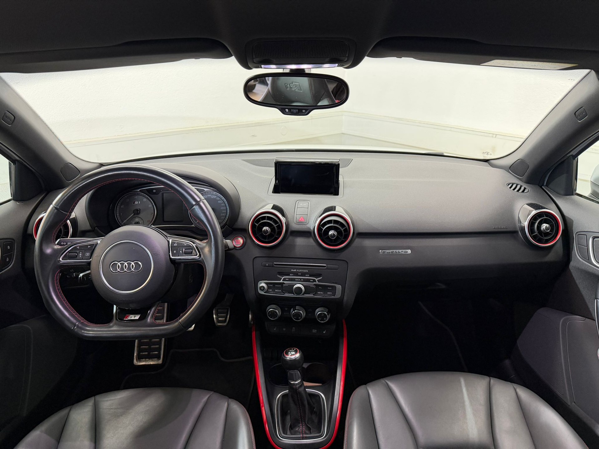 AUDI S1 Sportback 2.0 TFSI Sport quattro-image-7