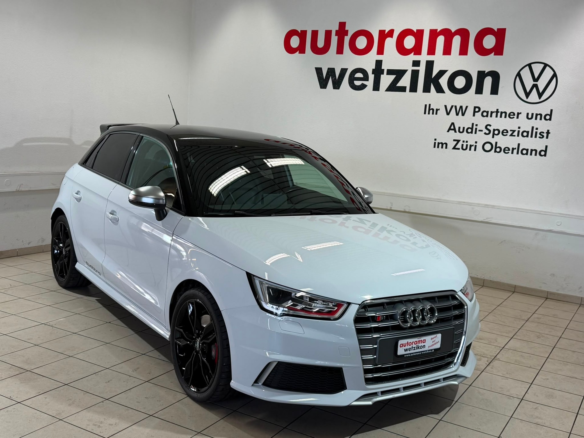AUDI S1 Sportback 2.0 TFSI Sport quattro-showroom-element-1