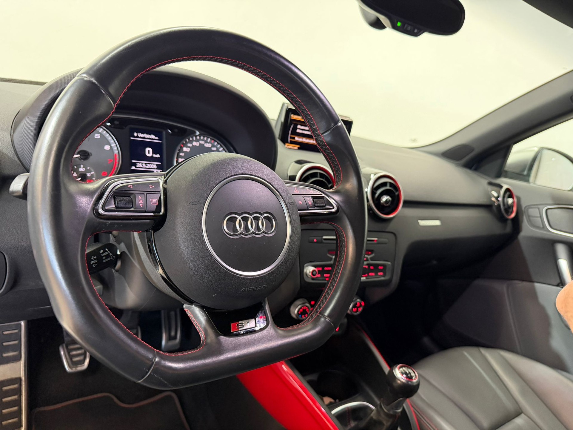 AUDI S1 Sportback 2.0 TFSI Sport quattro-image-5