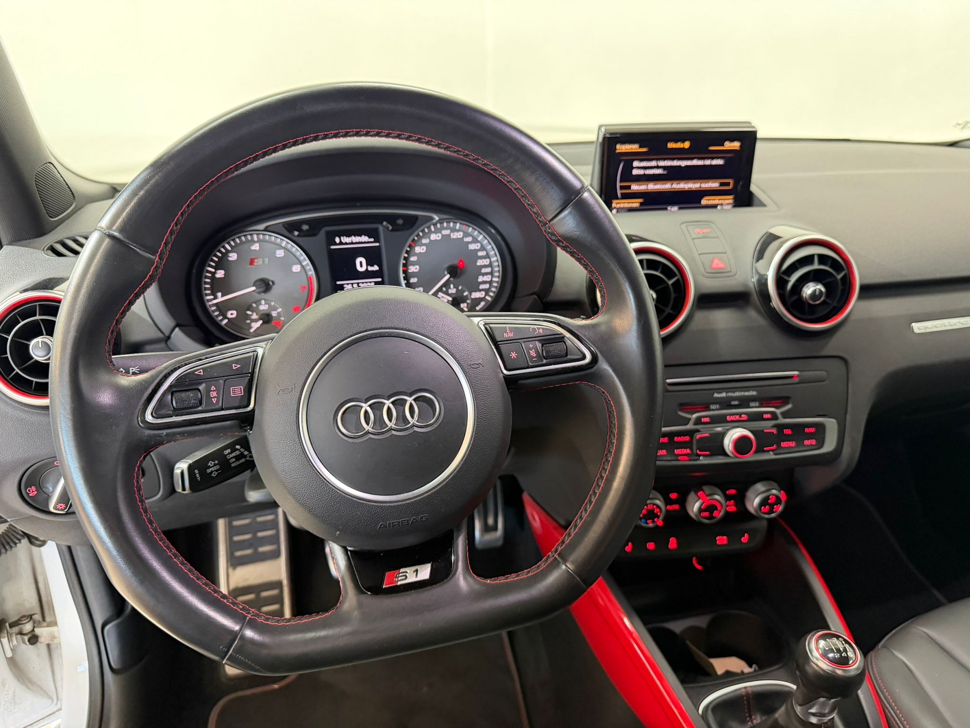 AUDI S1 Sportback 2.0 TFSI Sport quattro-image-6