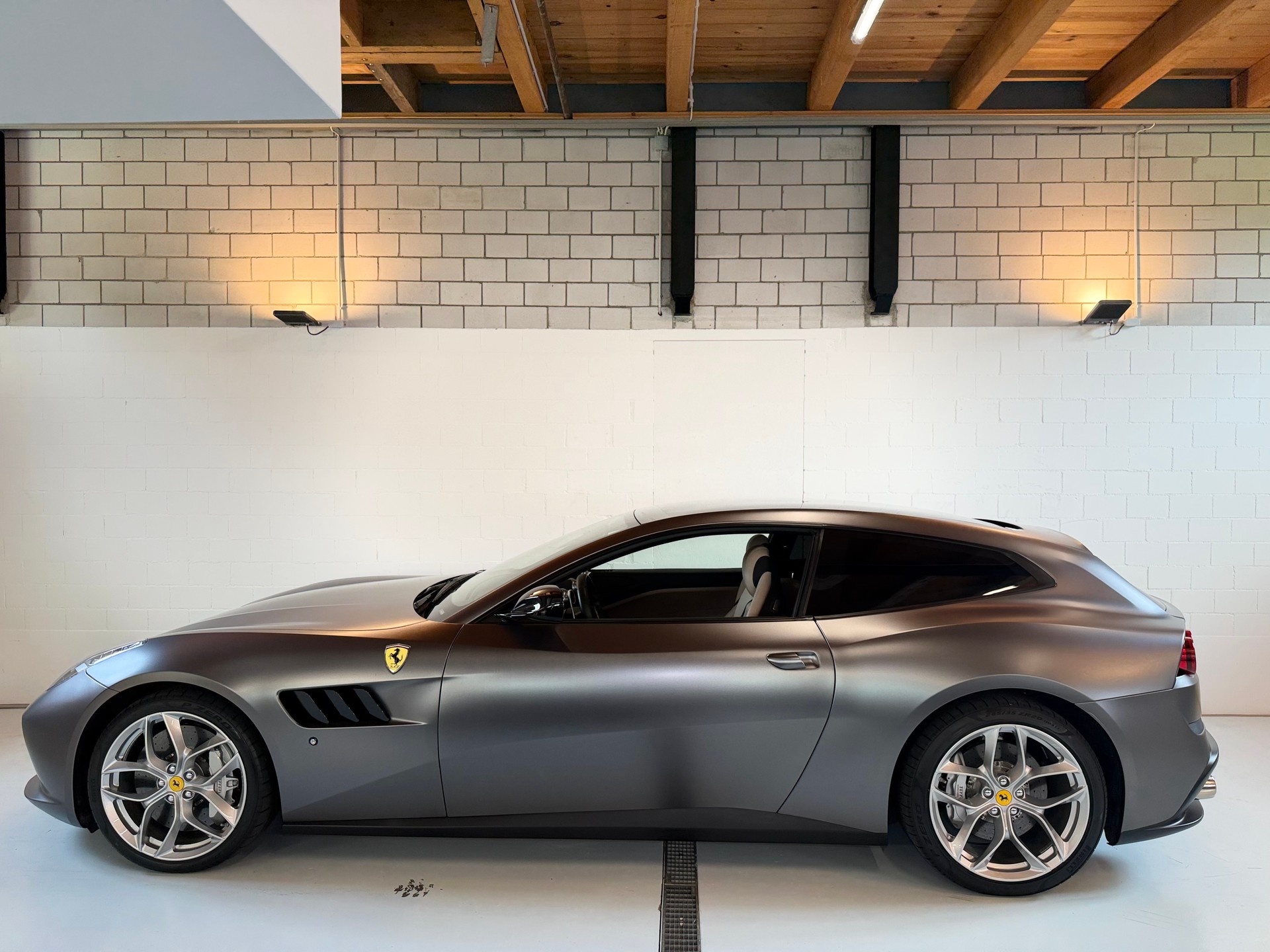 FERRARI GTC 4 Lusso T-showroom-element-3