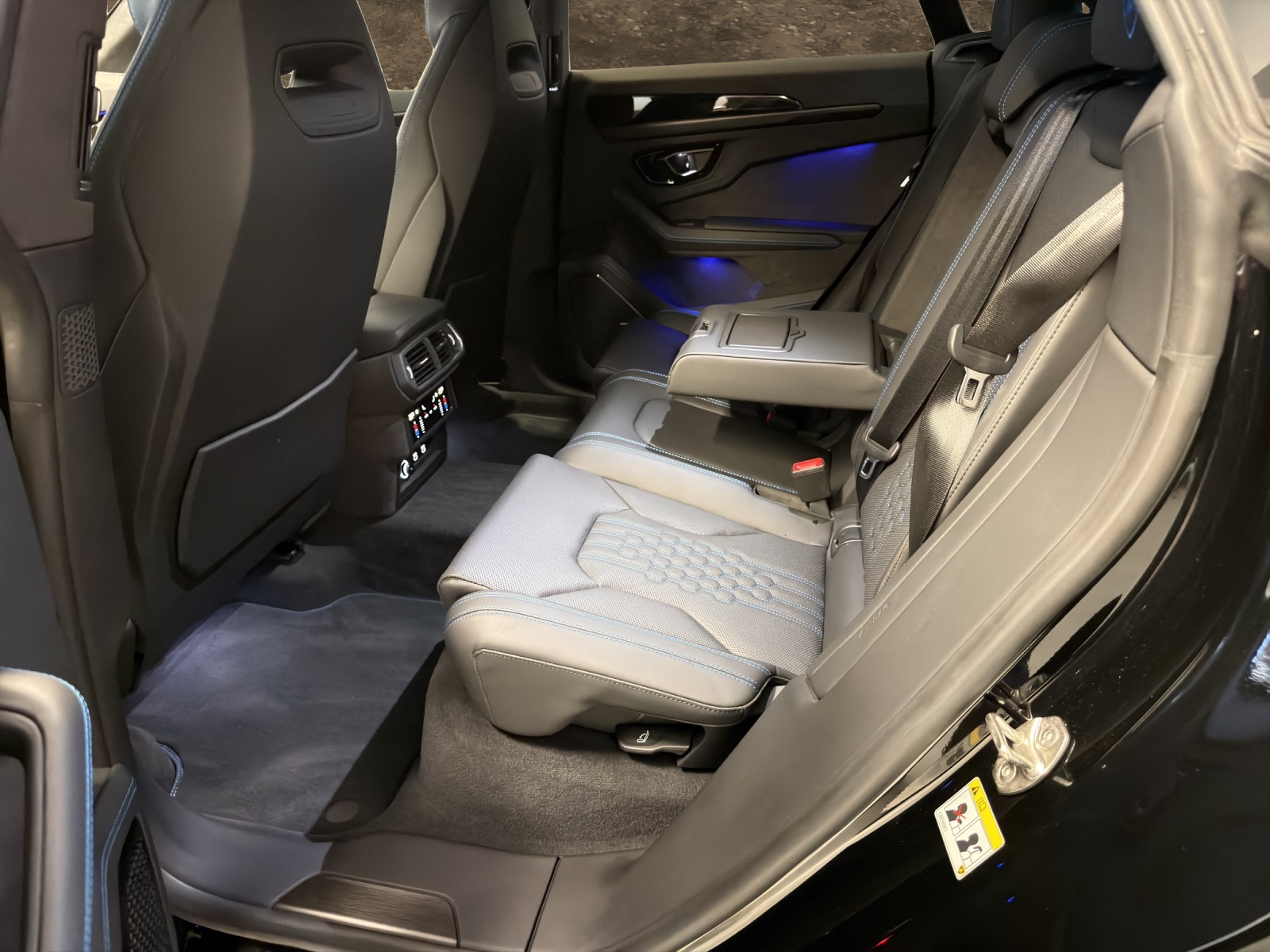 LAMBORGHINI Urus SE-image-16
