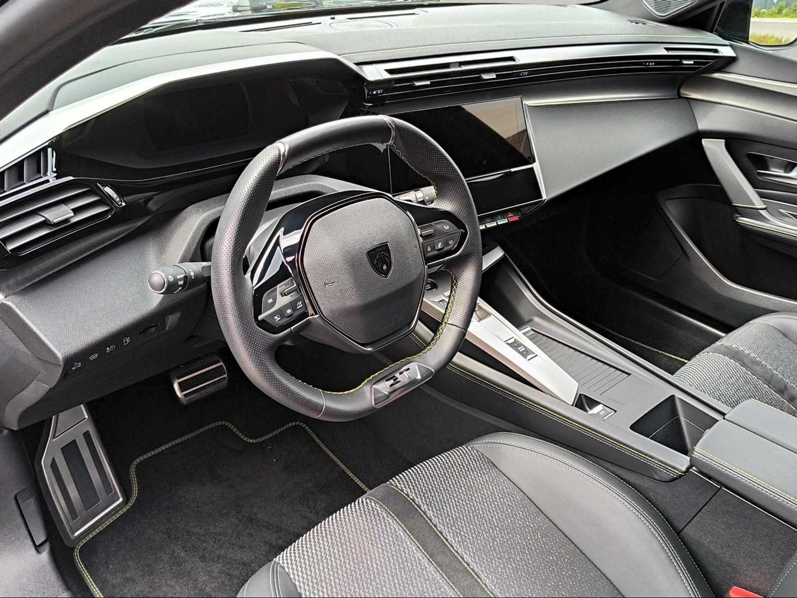 PEUGEOT 308 SW 1.6 PHEV 180 GT-image-11