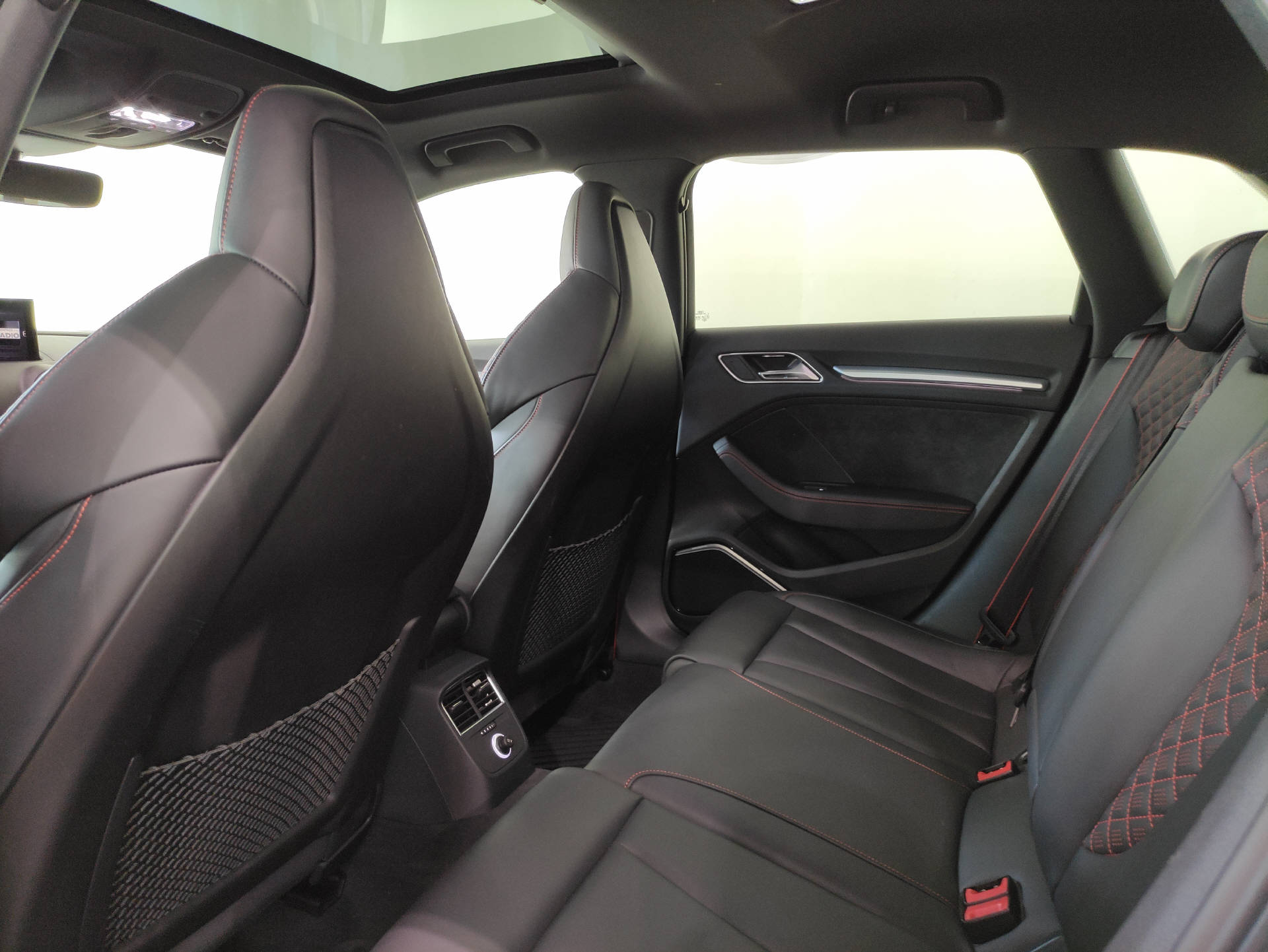 AUDI RS3 Sportback 2.5 TFSI quattro S-Tronic-image-11