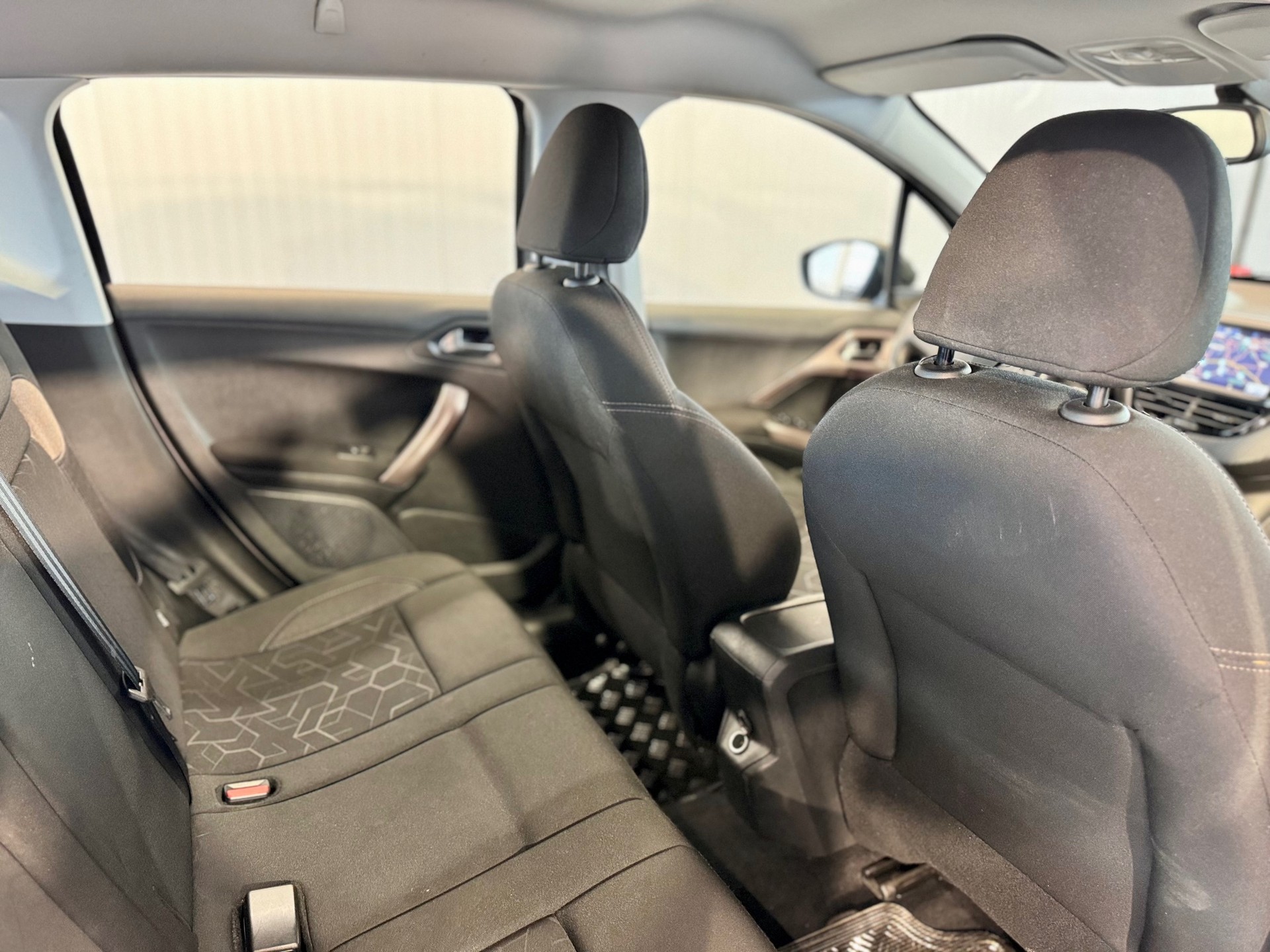 PEUGEOT 2008 1.2 PureTech Active EAT6-image-9