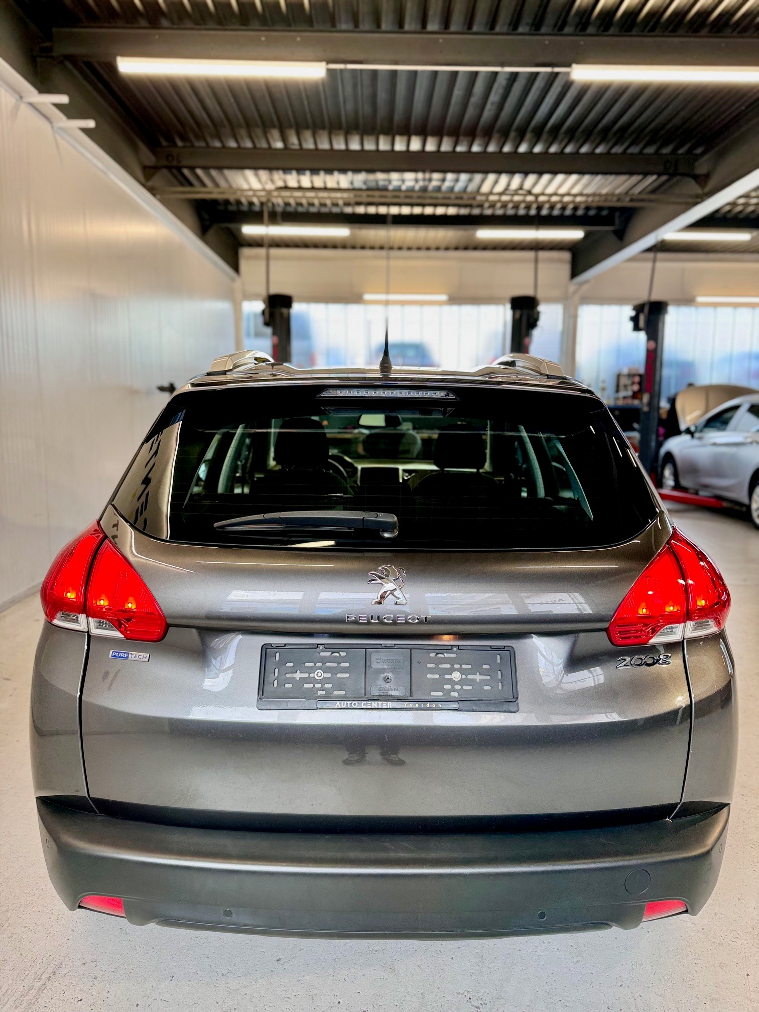 PEUGEOT 2008 1.2 PureTech Active EAT6-showroom-element-3