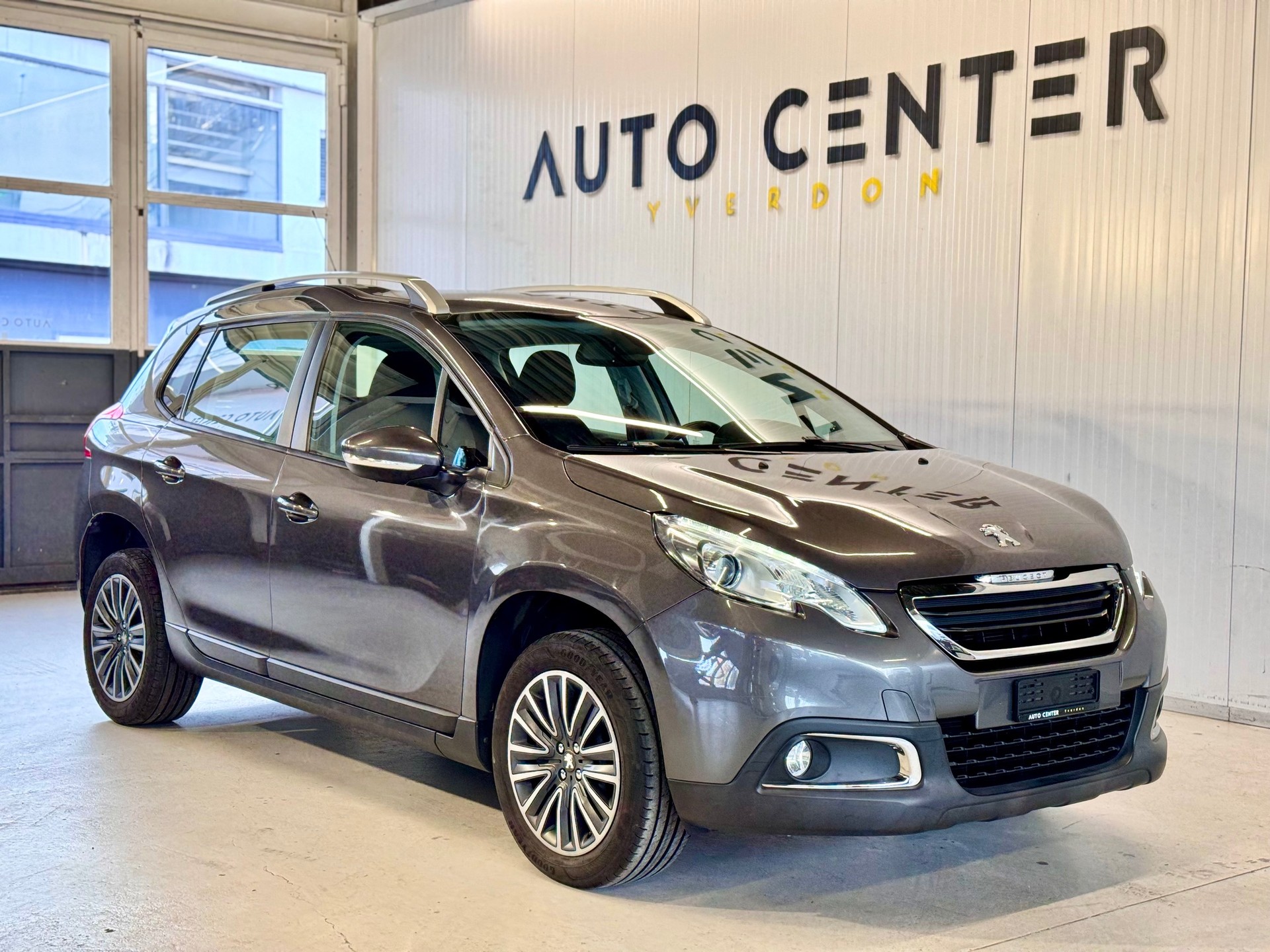 PEUGEOT 2008 1.2 PureTech Active EAT6-showroom-element-1