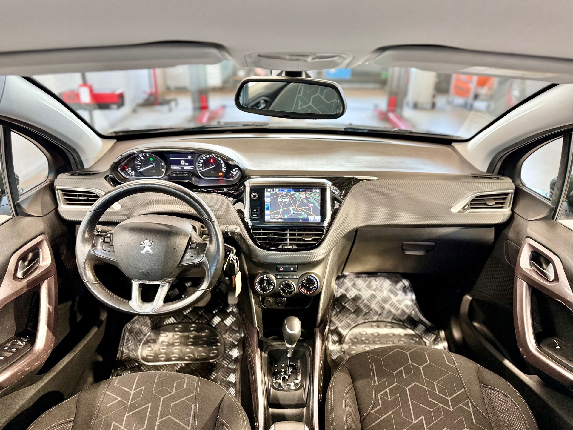 PEUGEOT 2008 1.2 PureTech Active EAT6-image-10