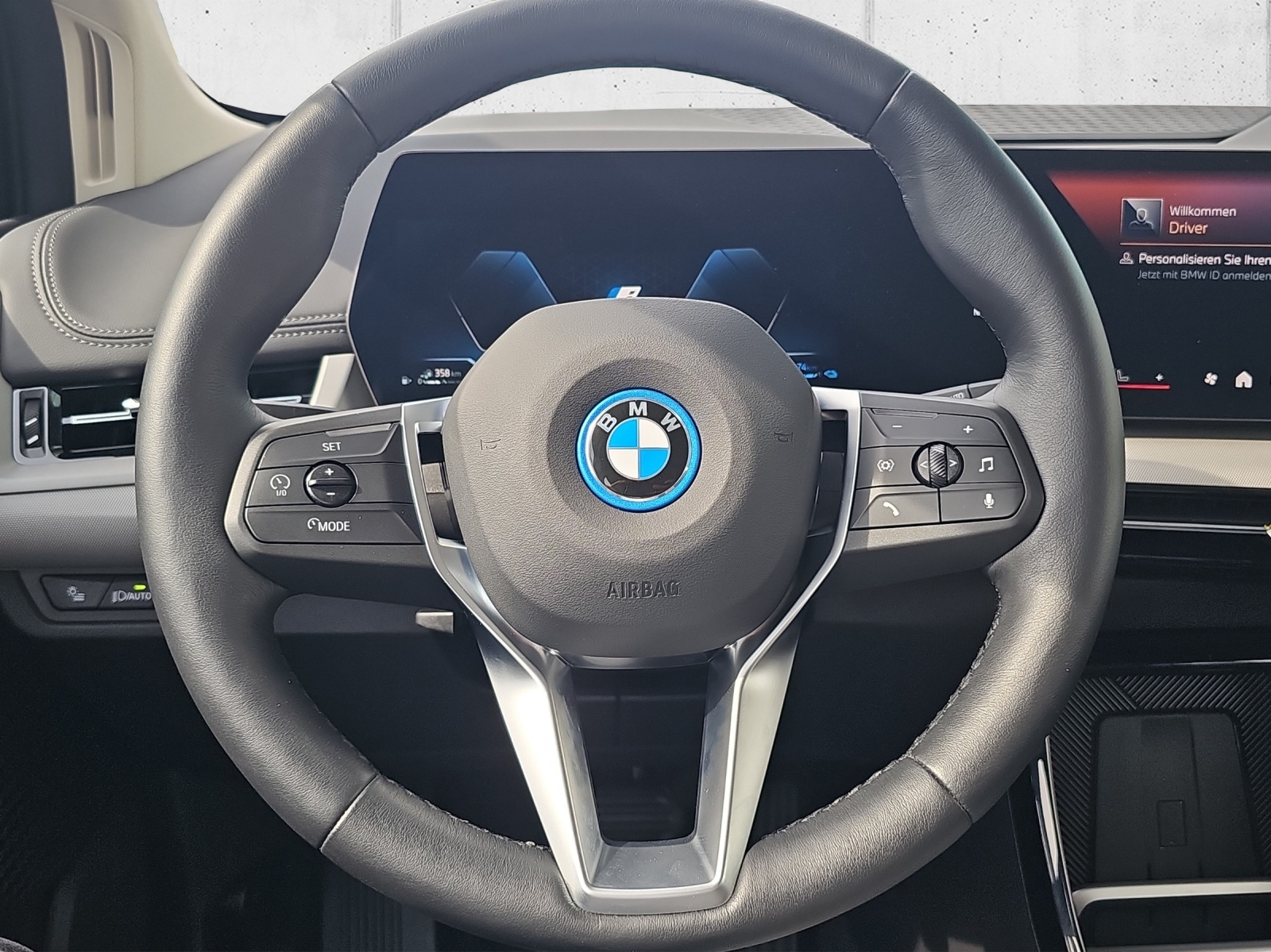 BMW 230e xDrive Act. Tourer-image-11