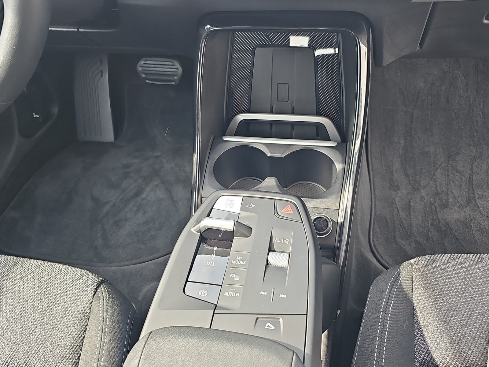 BMW 230e xDrive Act. Tourer-image-18