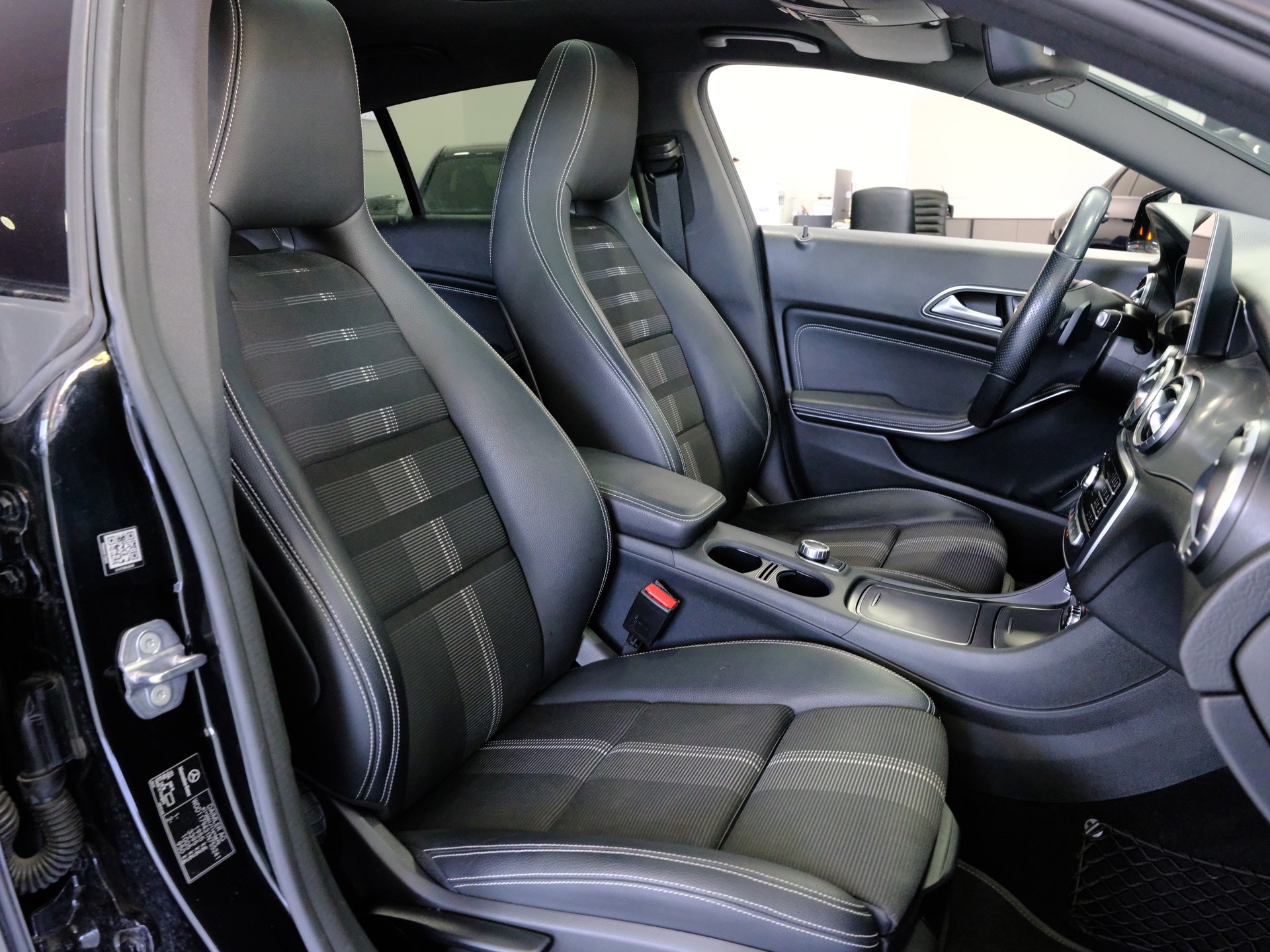 MERCEDES-BENZ CLA Shooting Brake 200 Urban 7G-DCT-image-14