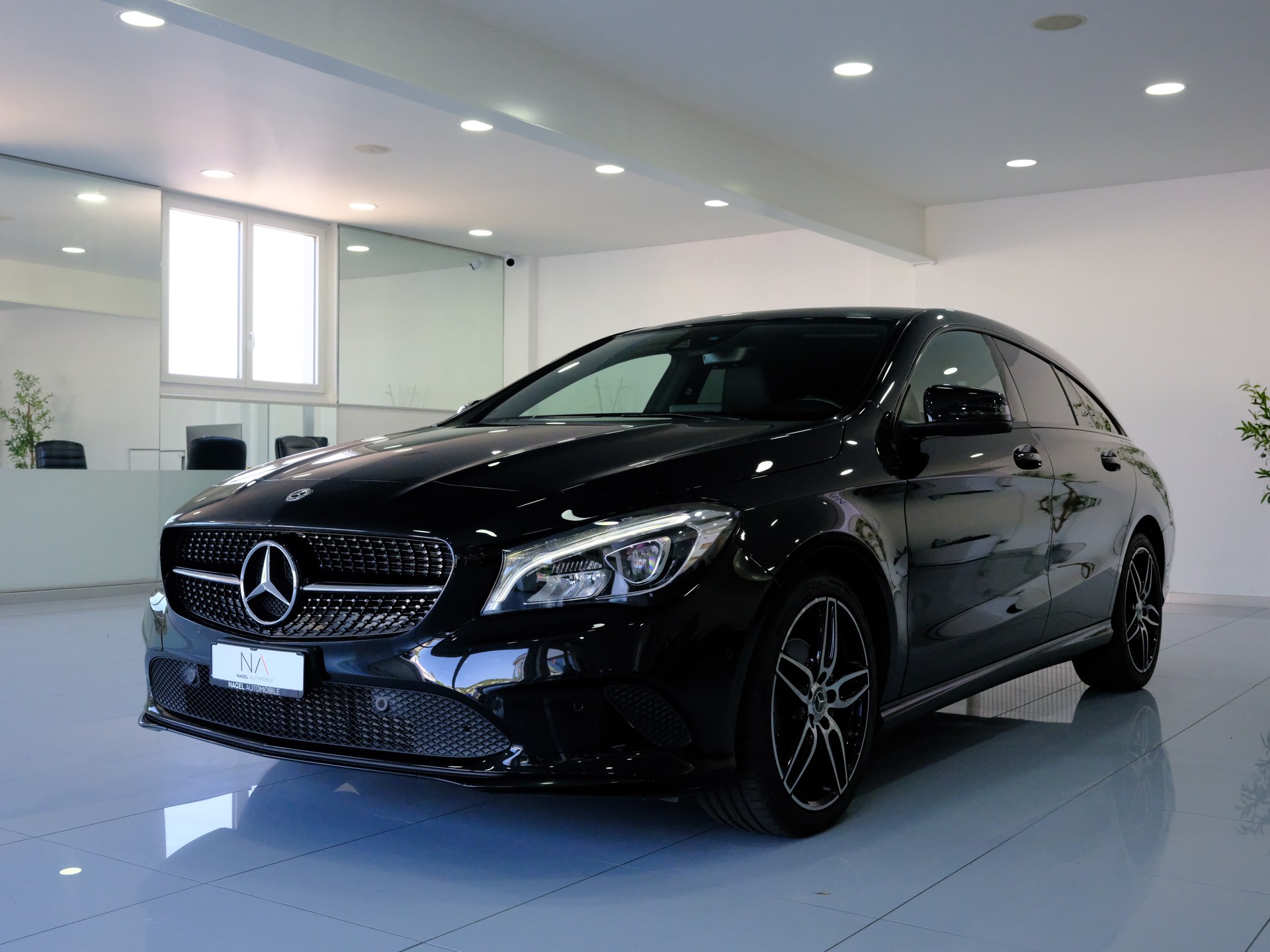 MERCEDES-BENZ CLA Shooting Brake 200 Urban 7G-DCT-showroom-element-3