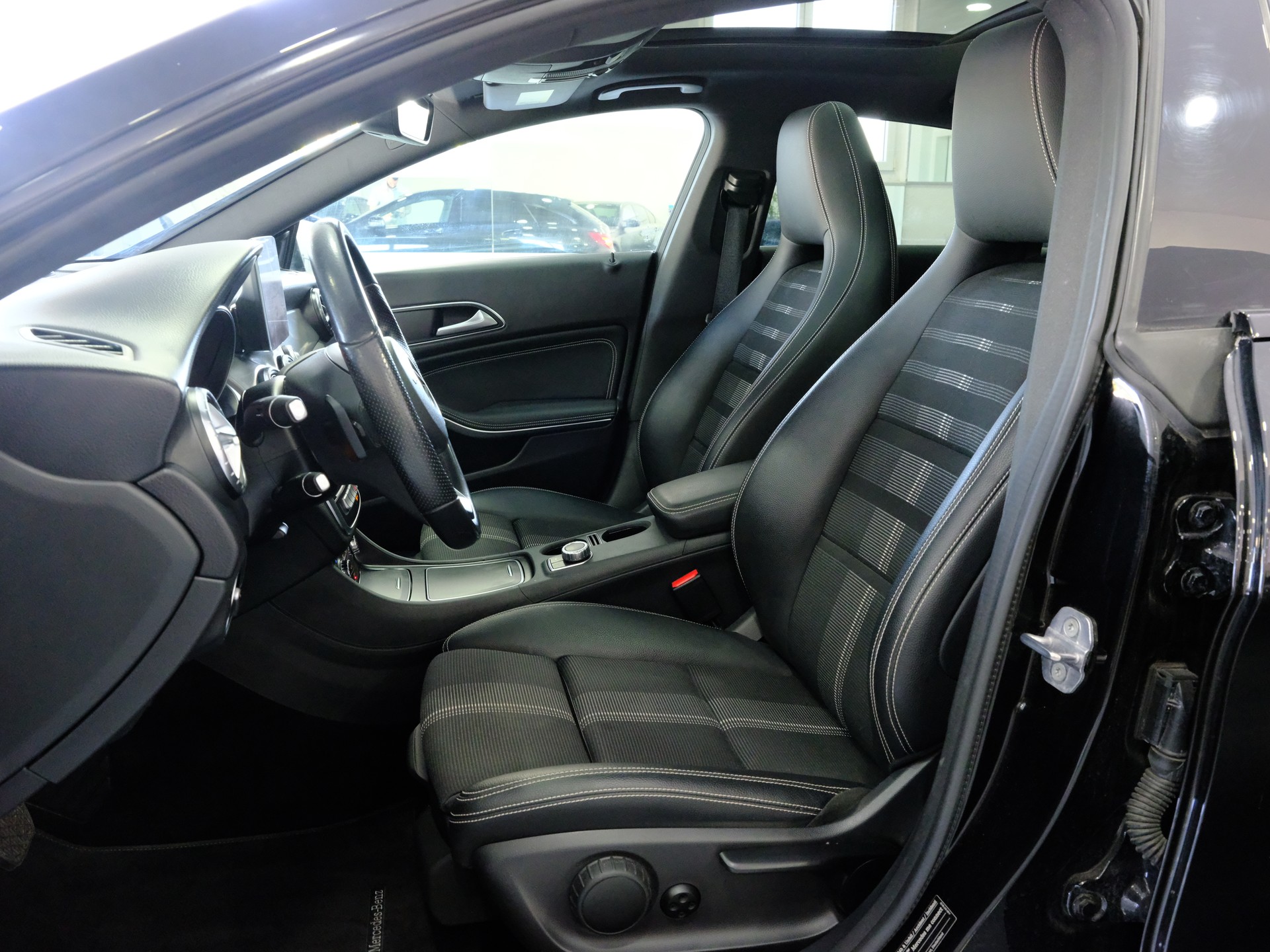 MERCEDES-BENZ CLA Shooting Brake 200 Urban 7G-DCT-image-10