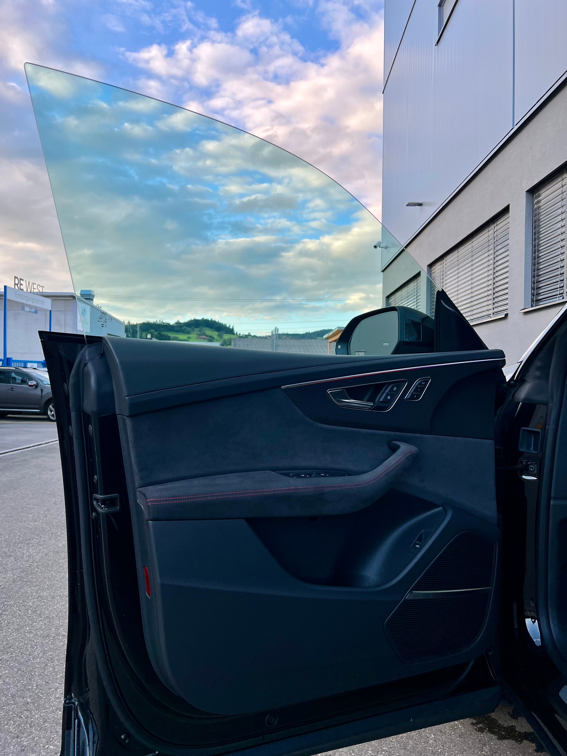 AUDI RSQ8 performance quattro-image-8