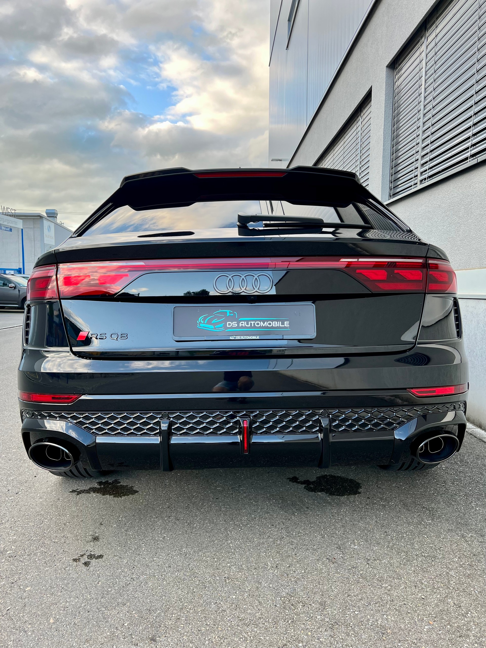AUDI RSQ8 performance quattro-showroom-element-3