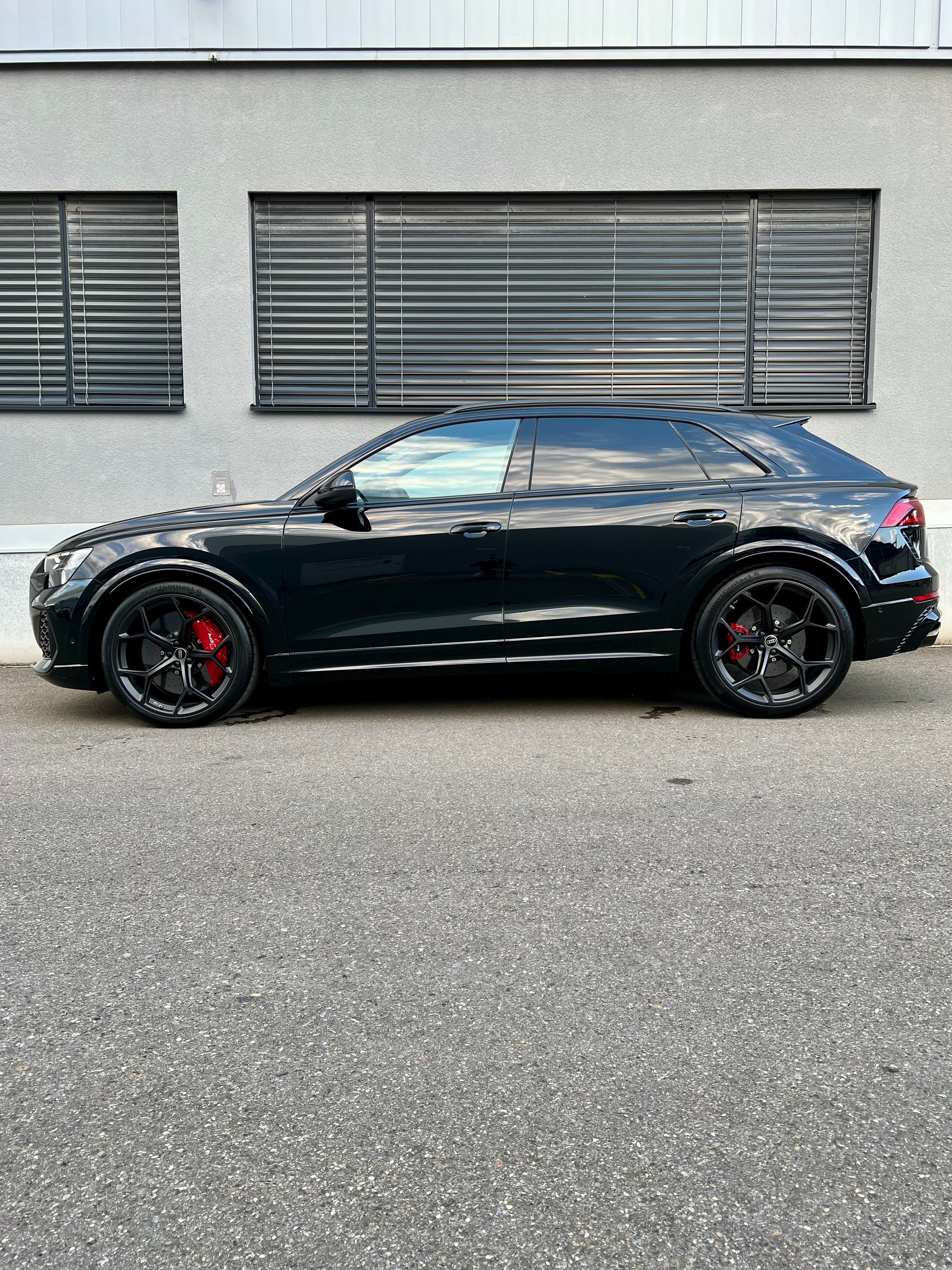 AUDI RSQ8 performance quattro-showroom-element-1