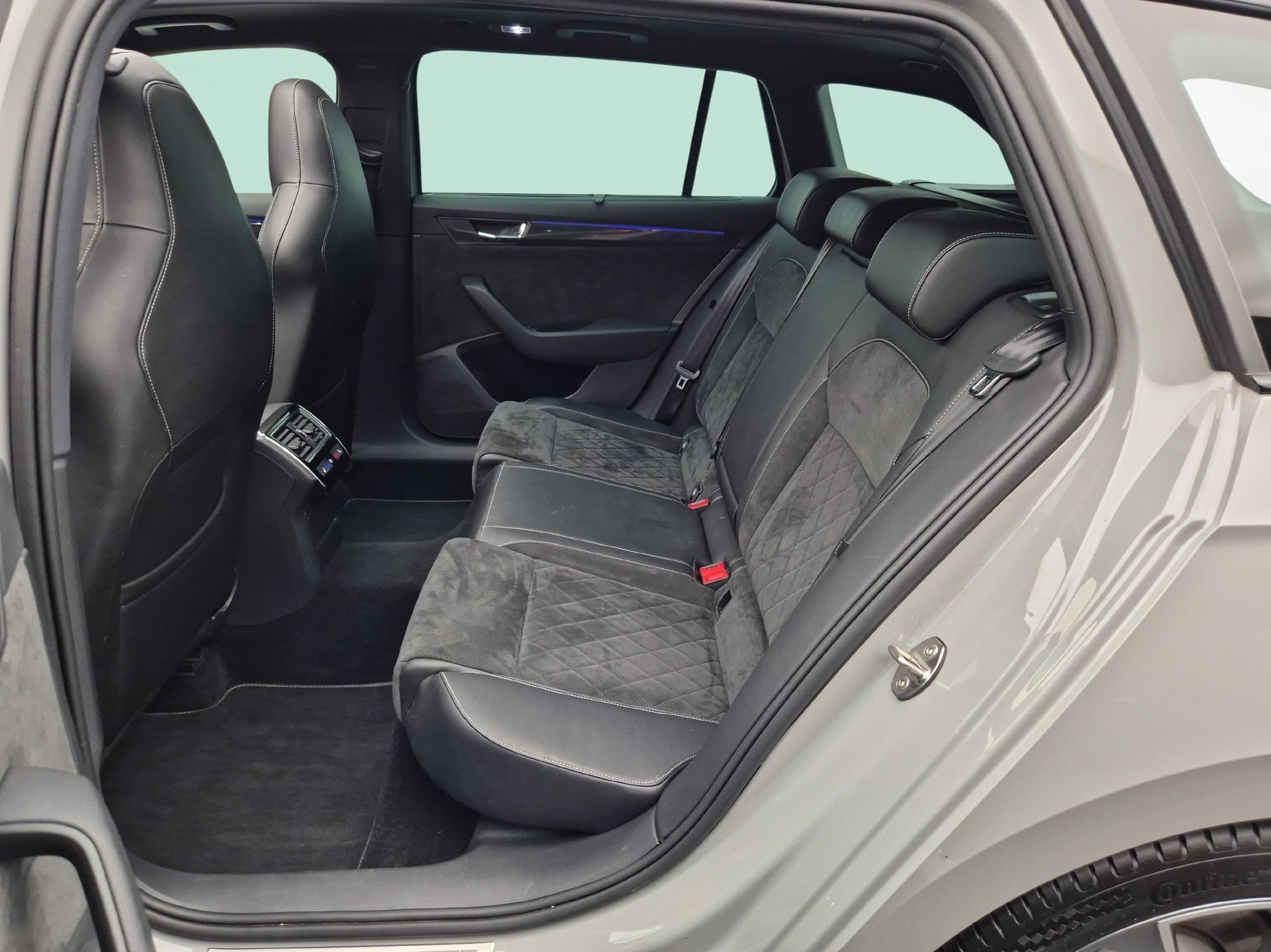 SKODA Superb Combi 2.0 TSI 280 SportLine+ 4x4 DSG-showroom-element-3