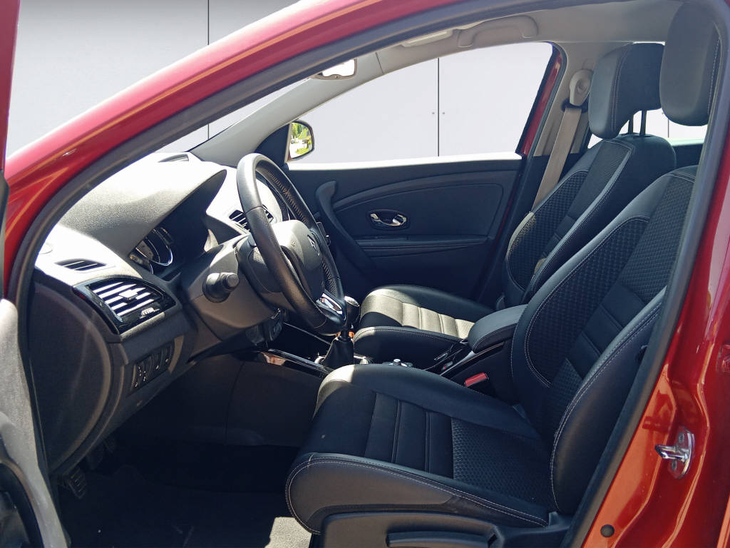RENAULT Mégane Grandtour 1.6 dCi Swiss Edition S/S-image-9