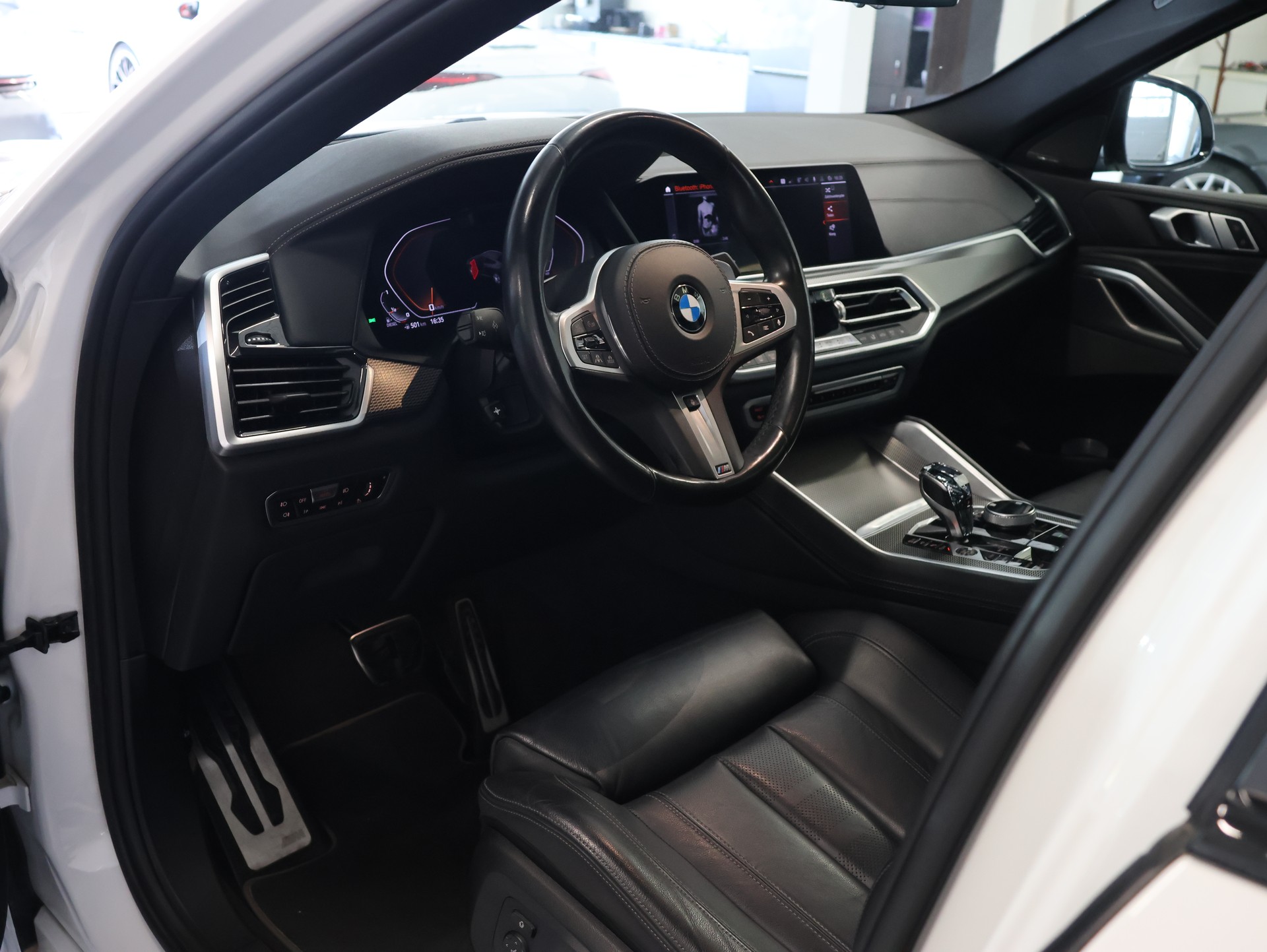 BMW X6 xDrive 30d Steptronic *Panoramadach* *360 Kamera* *Harman Kardon*-image-13