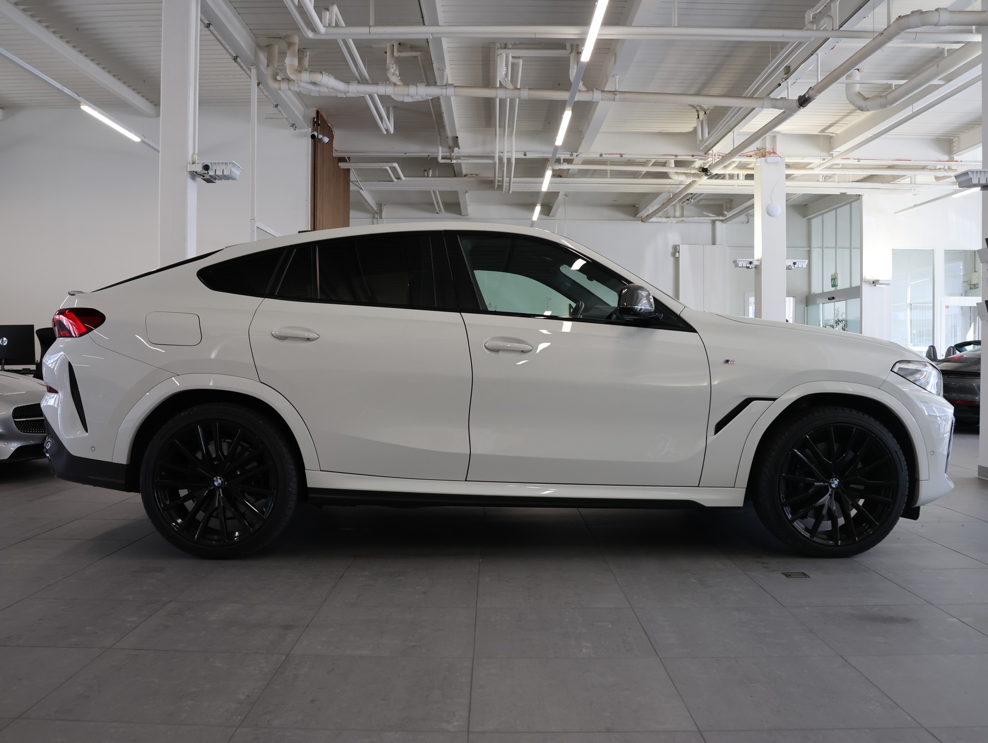 BMW X6 xDrive 30d Steptronic *Panoramadach* *360 Kamera* *Harman Kardon*-image-6