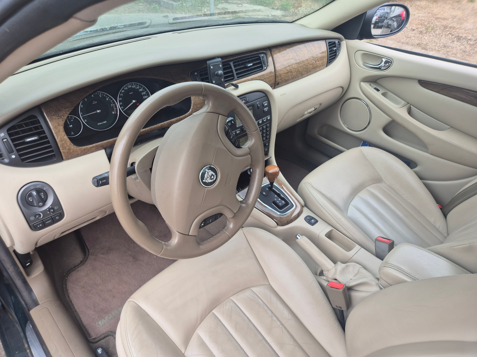 JAGUAR X-TYPE-image-8
