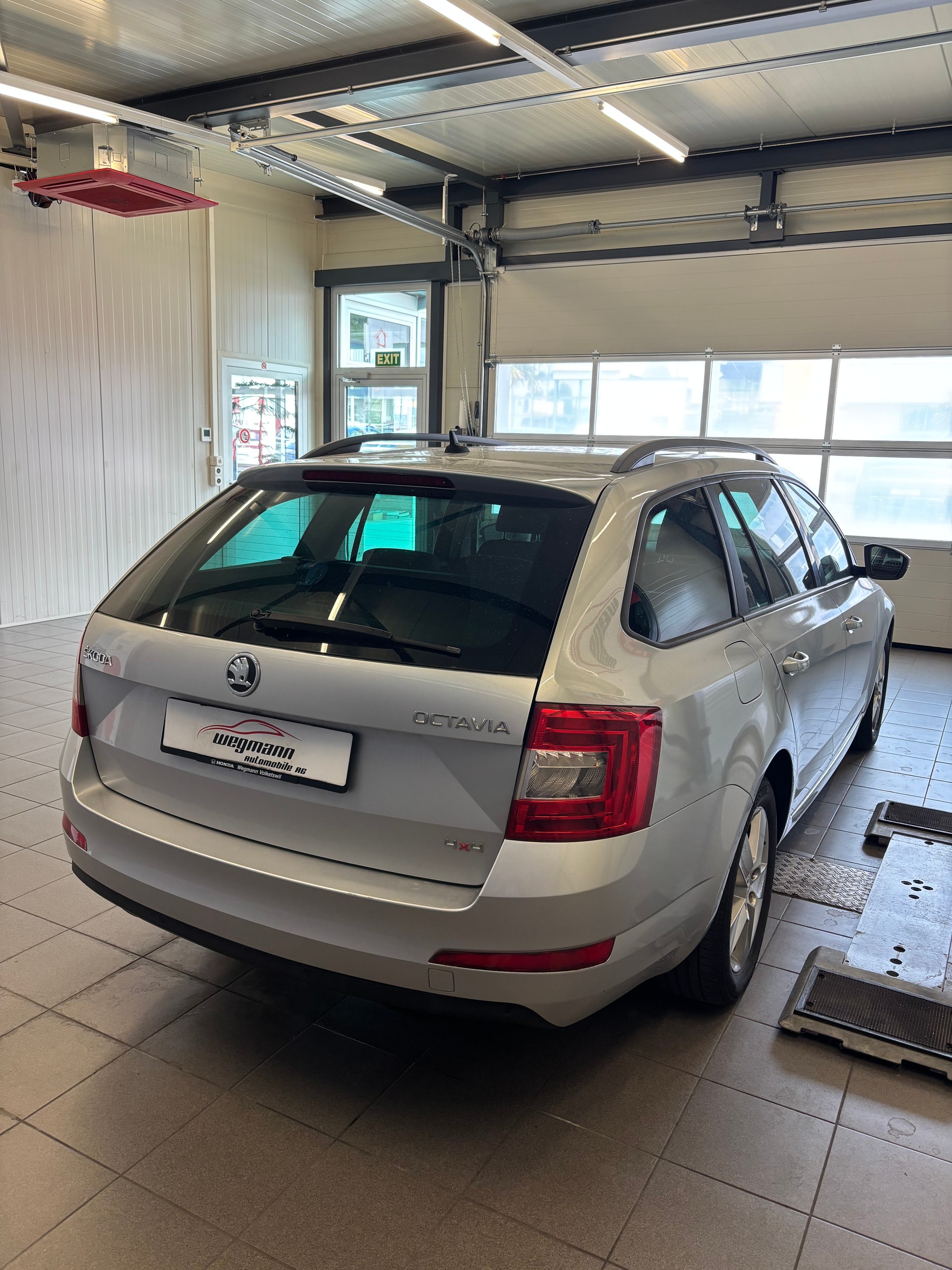 SKODA Octavia Combi 1.8 TSI Ambition 4x4 DSG-showroom-element-3