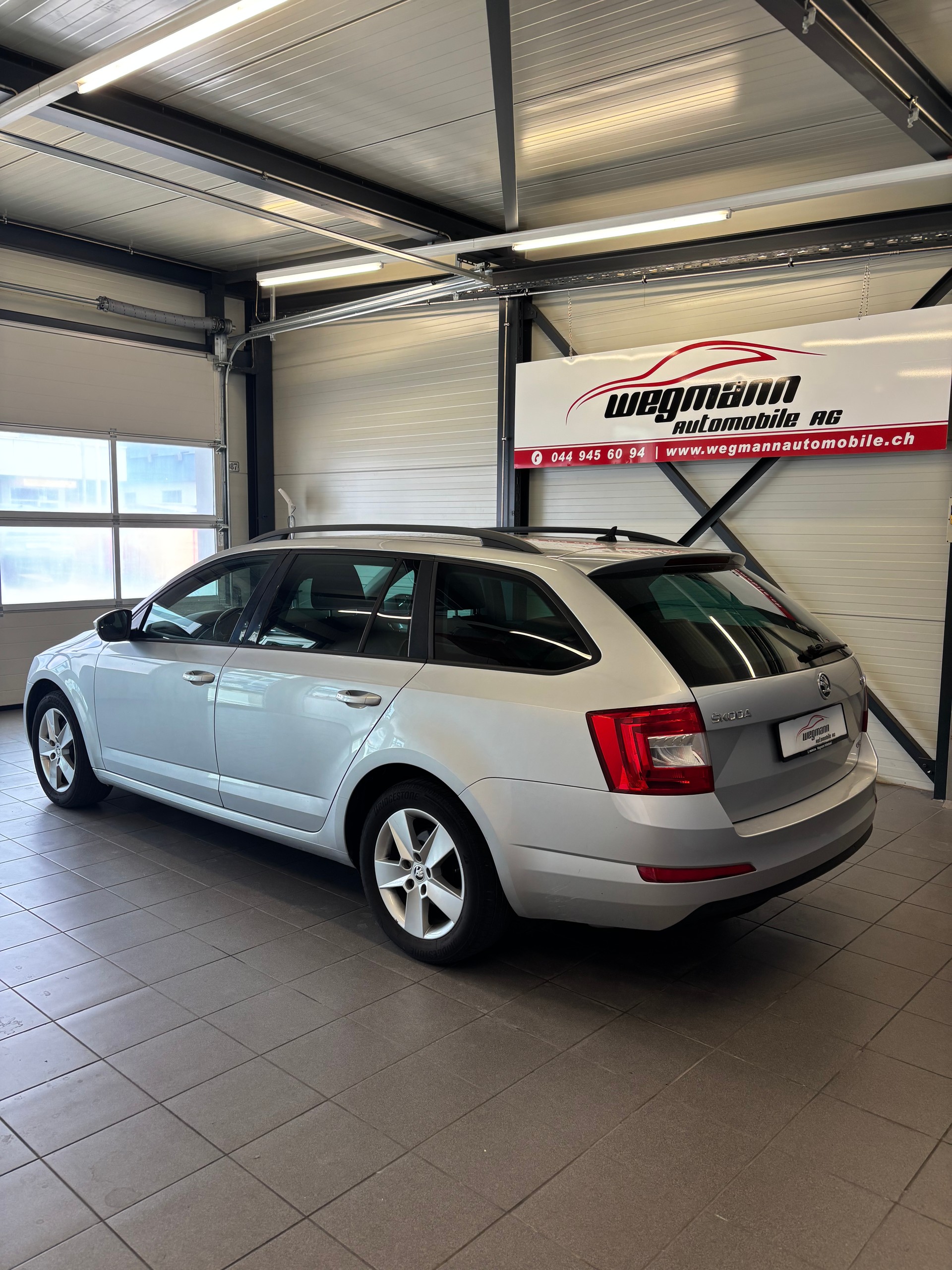 SKODA Octavia Combi 1.8 TSI Ambition 4x4 DSG-image-5