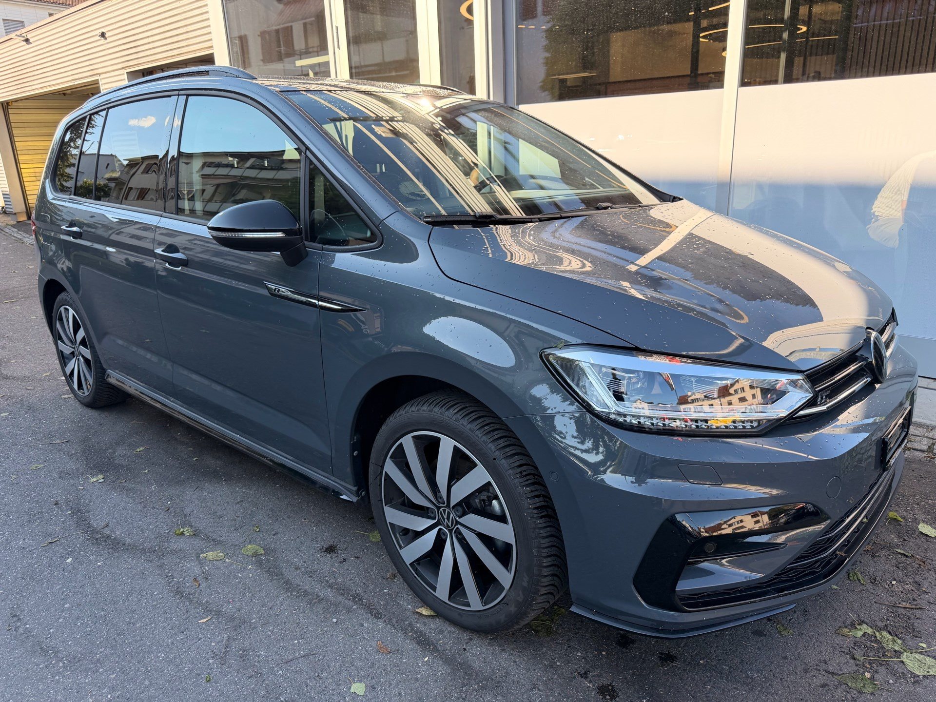 VW Touran 1.5 TSI DSG HIGHLINE R-LINE *** PANORAMAGLASDACH & 7-SITZER ***-showroom-element-2
