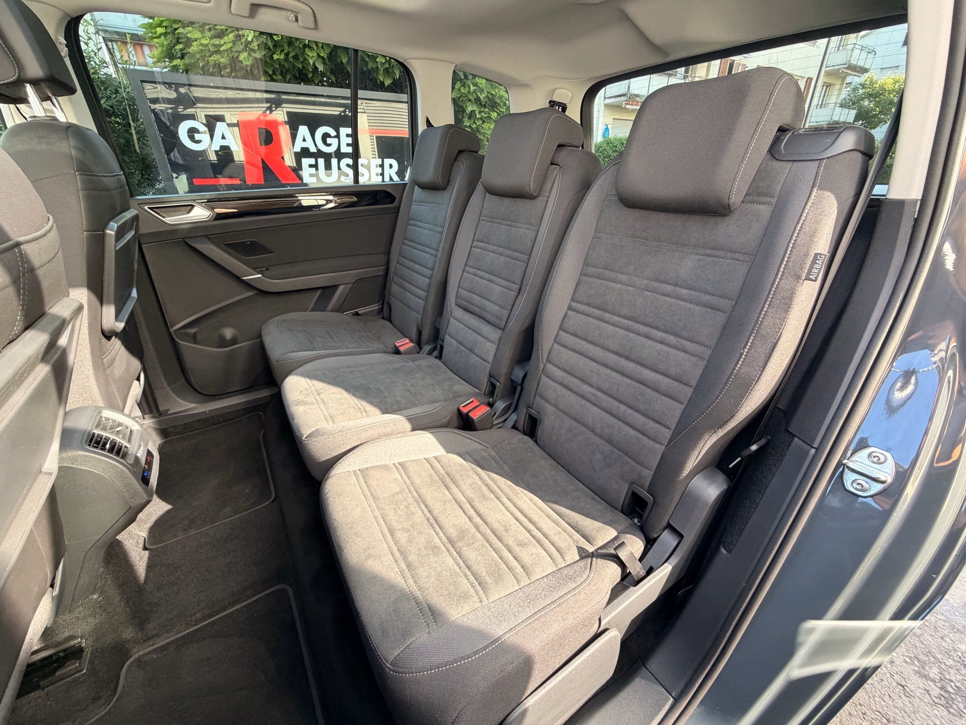 VW Touran 1.5 TSI DSG HIGHLINE R-LINE *** PANORAMAGLASDACH & 7-SITZER ***-image-25