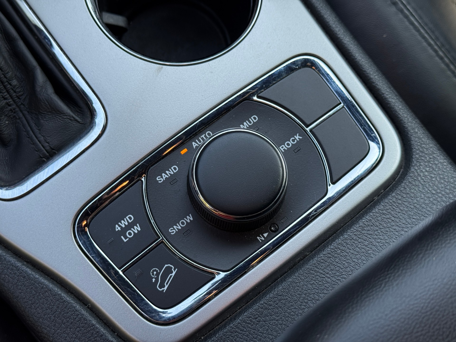 JEEP Grand Cherokee 3.0 CRD Night Eagle Automatic-image-8