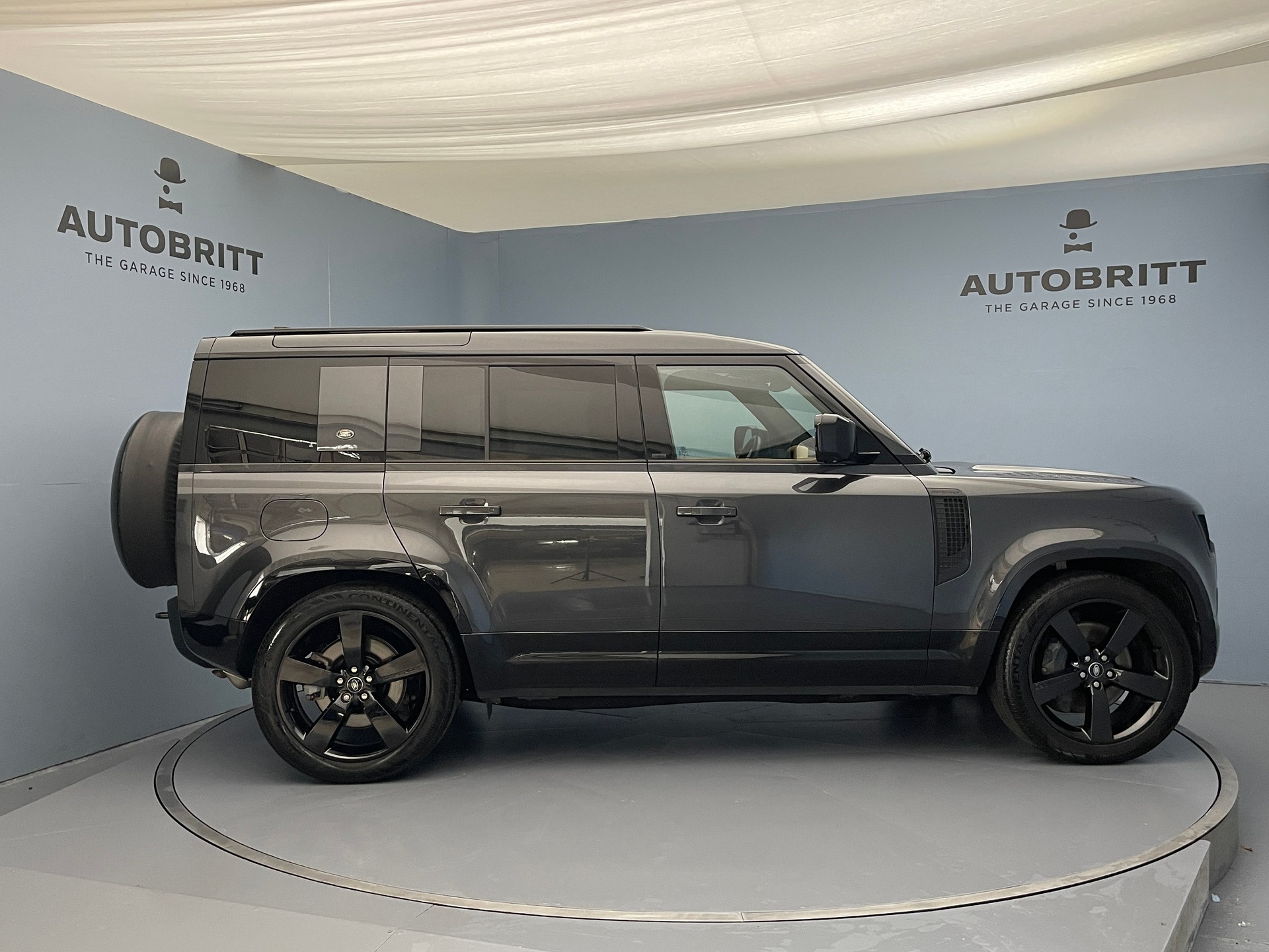 LAND ROVER Defender 110 2.0 P400e X-Dynamic HSE-showroom-element-2