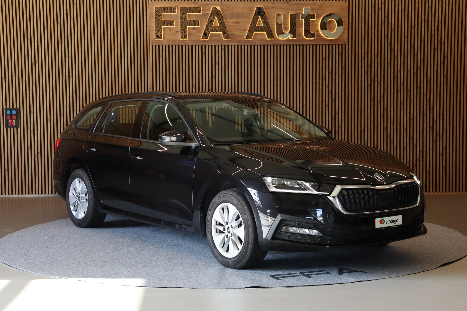 SKODA Octavia Combi 2.0 TDI Ambition 4x4 DSG-showroom-element-3