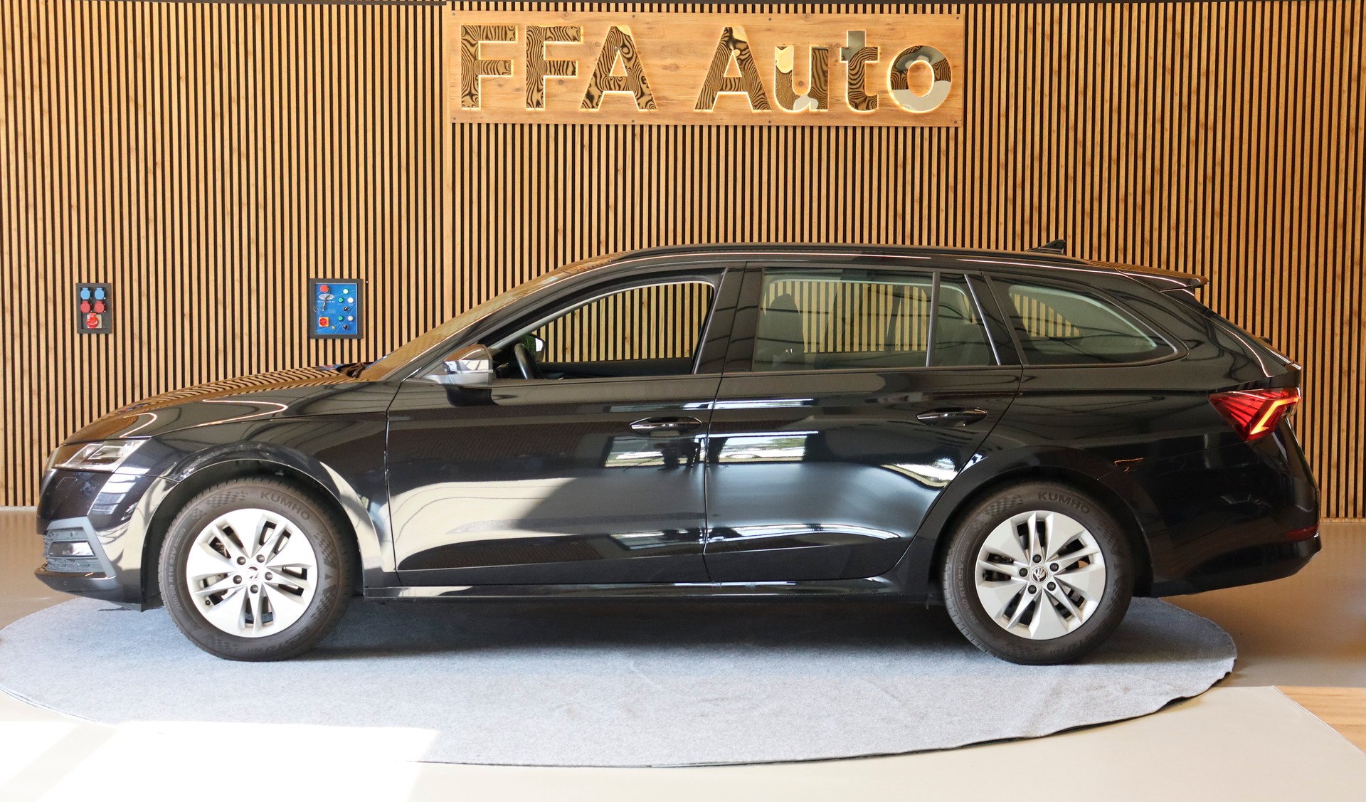 SKODA Octavia Combi 2.0 TDI Ambition 4x4 DSG-image-9