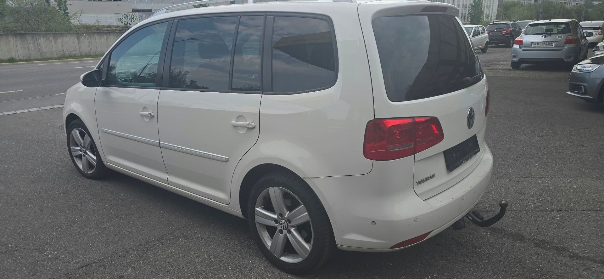 VW Touran 1.6 TDI Trendline-image-3