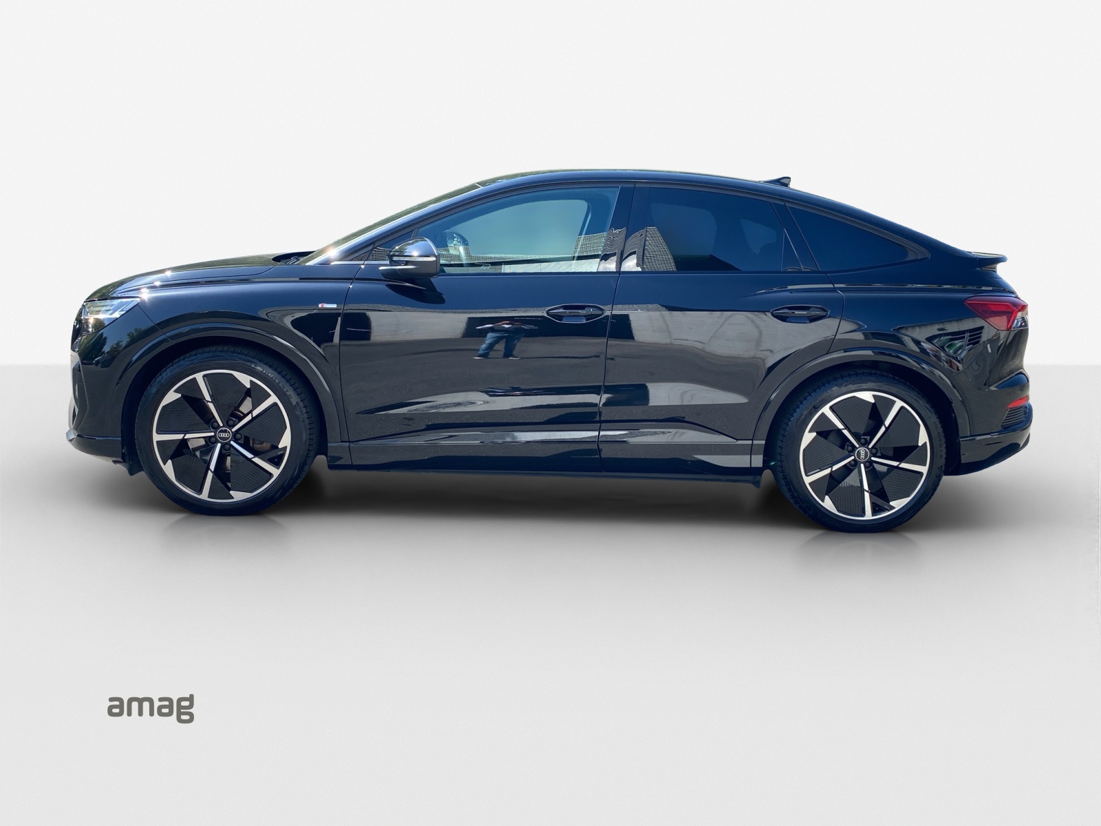 AUDI Q4 Sportback e-tron 50 quattro-showroom-element-1