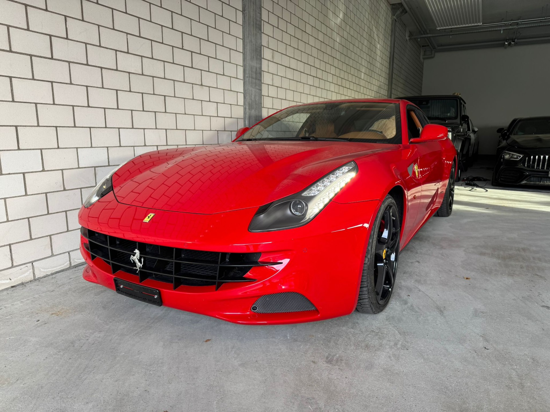 FERRARI FF-showroom-element-1